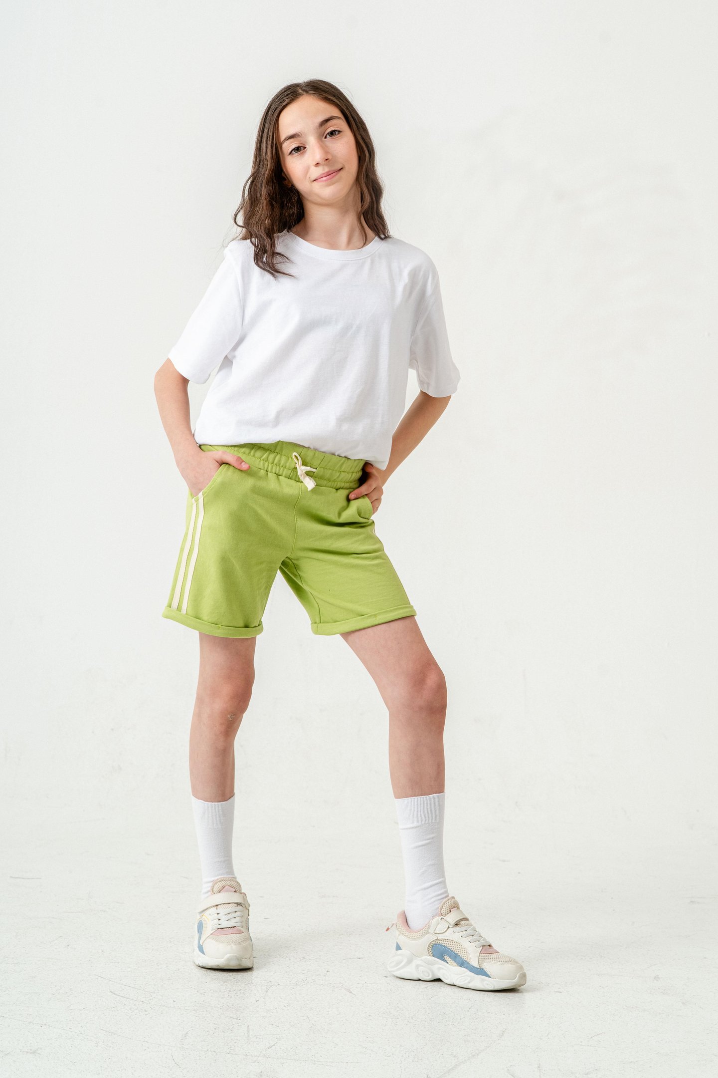 Duble Paçalı Yanları Şeritli Kız Çocuk Şort