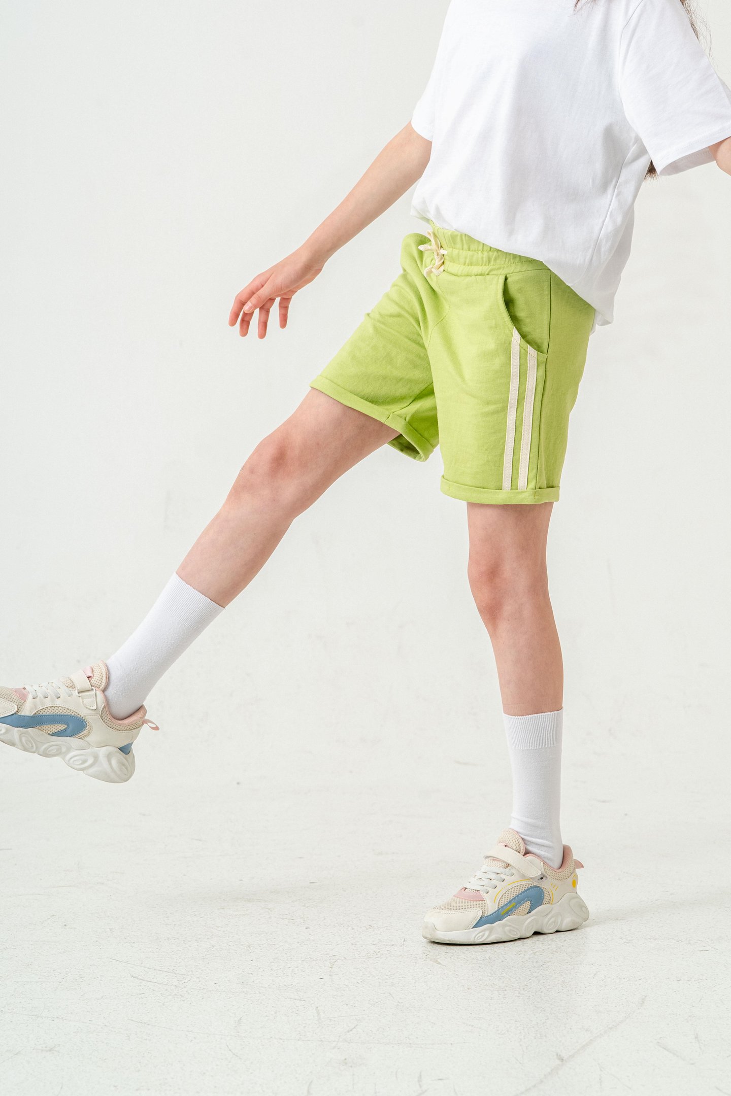 Duble Paçalı Yanları Şeritli Kız Çocuk Şort