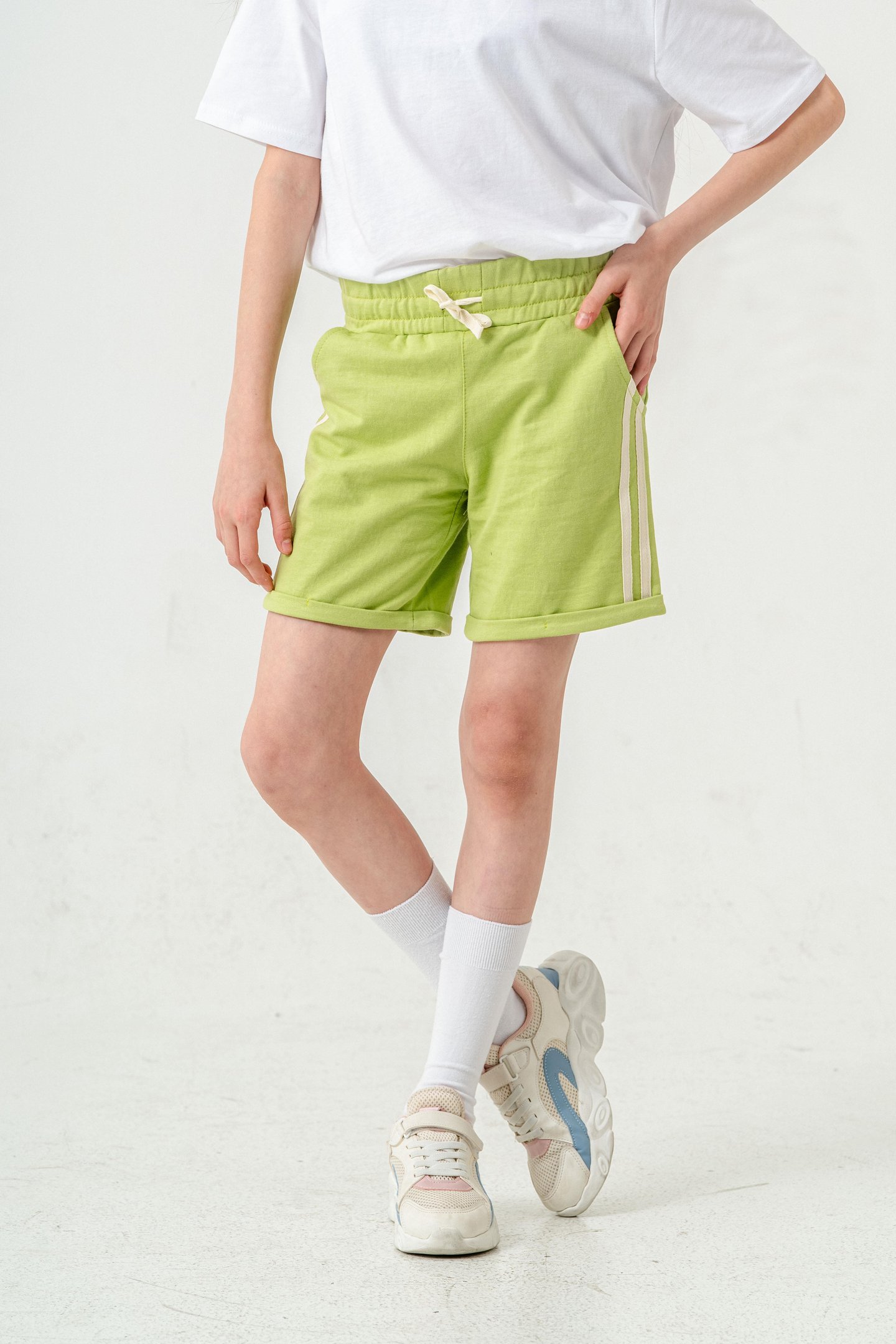 Duble Paçalı Yanları Şeritli Kız Çocuk Şort