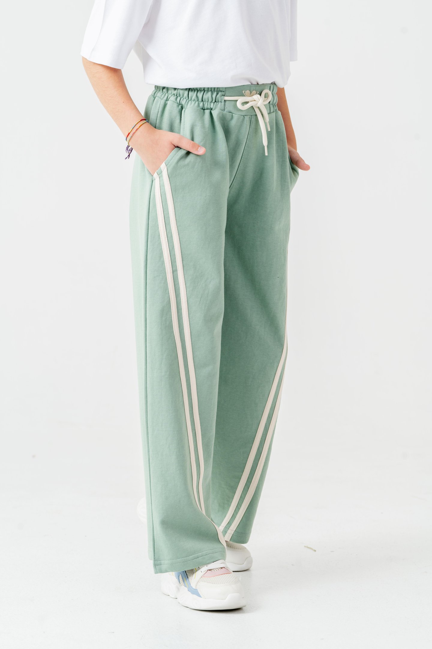 Geniş Paçalı Balık Sırtı Yanları Şeritli Kız Çocuk Eşofman Altı