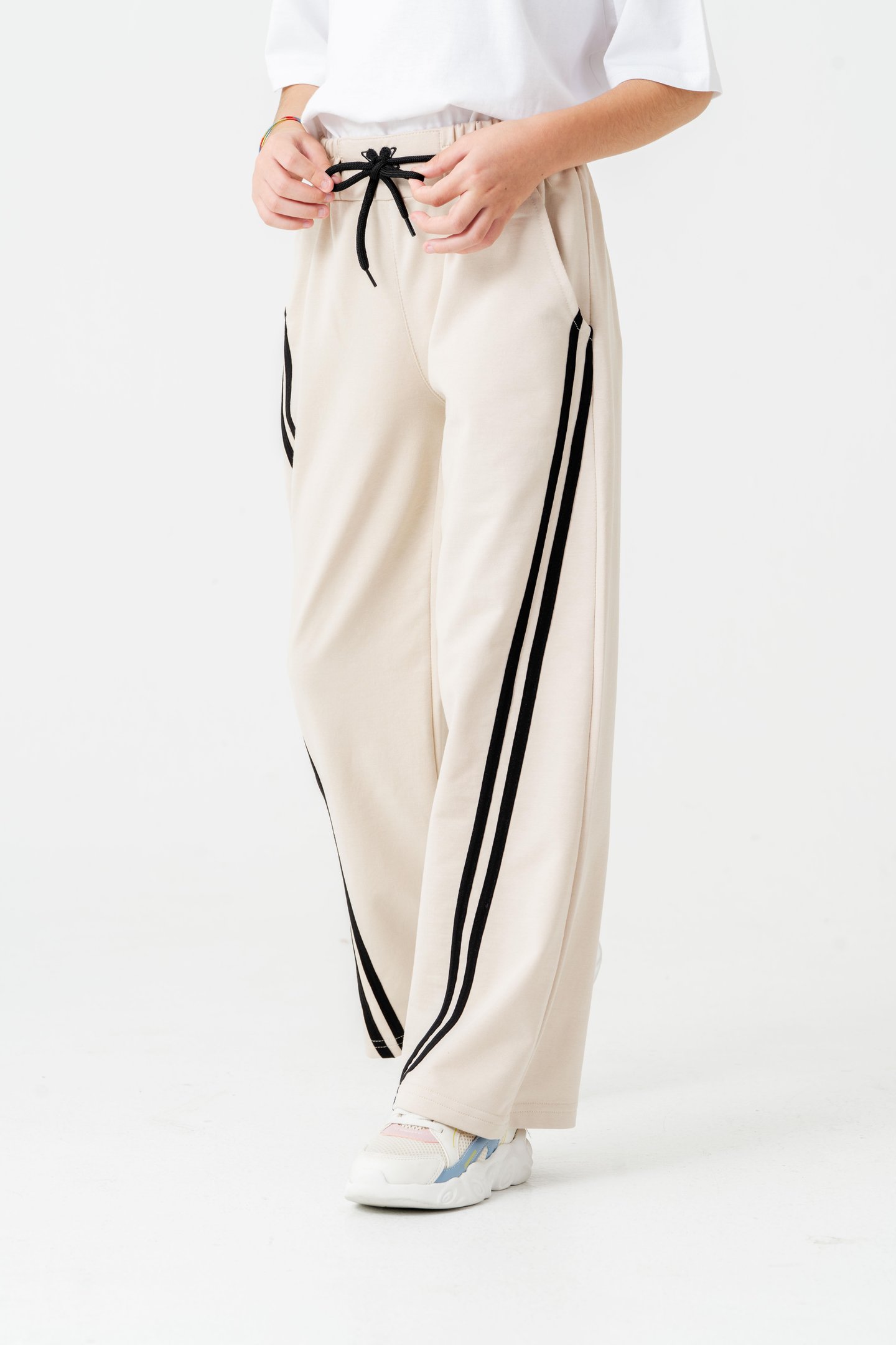 Geniş Paçalı Balık Sırtı Yanları Şeritli Kız Çocuk Eşofman Altı