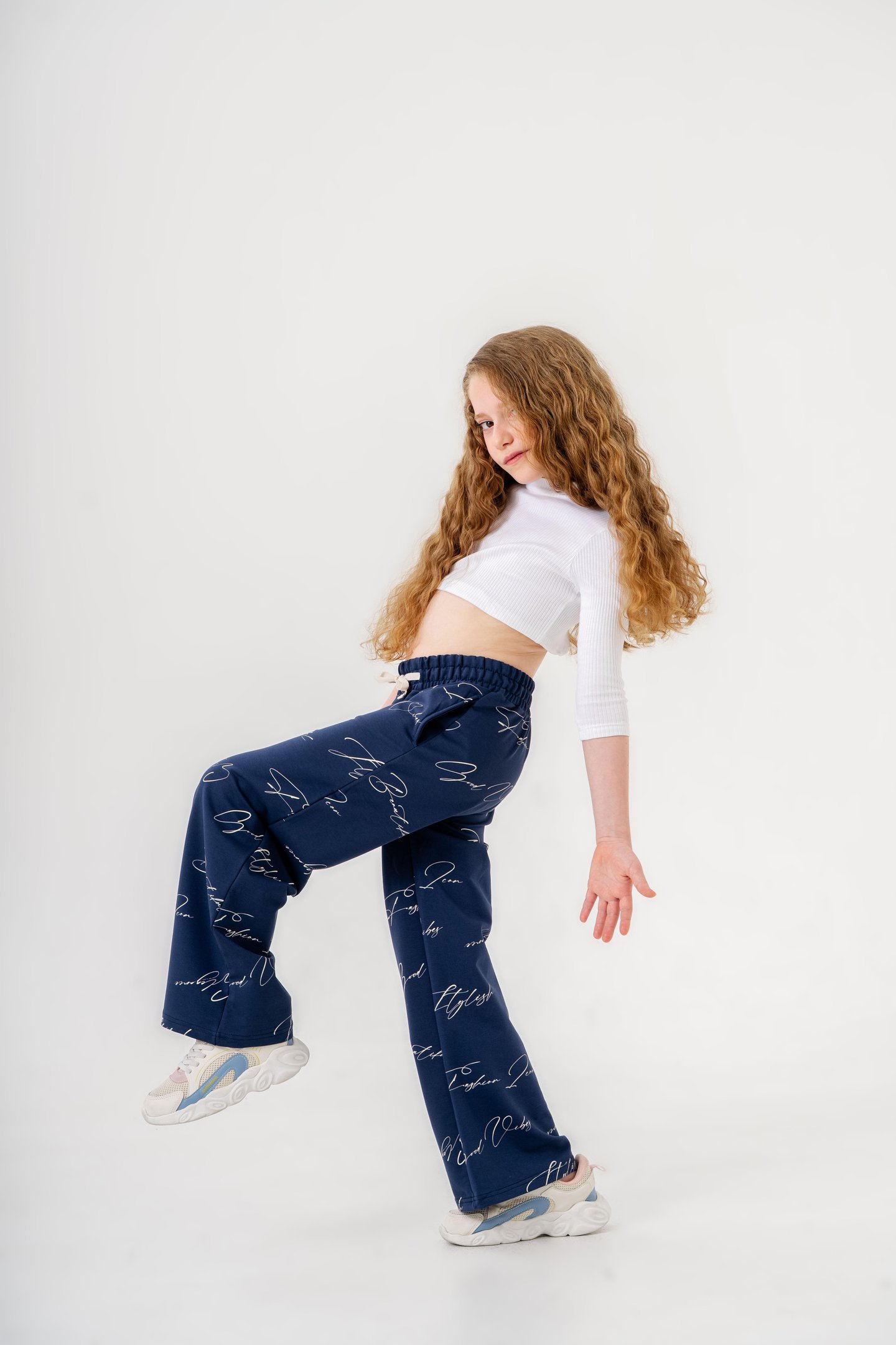 Geniş Paçalı Tüm Alan Baskılı Kız Çocuk Eşofman Altı