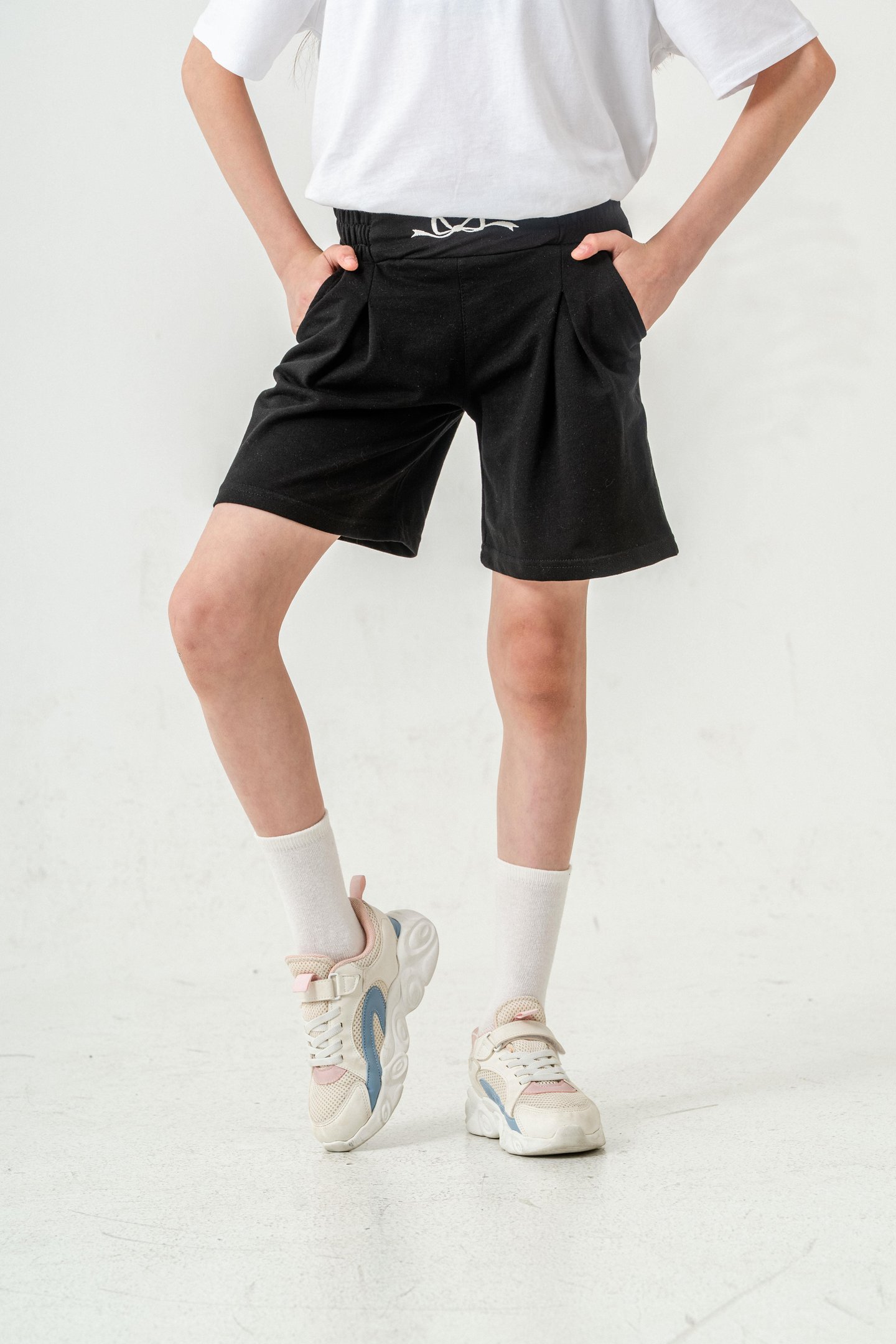 Kemer Ortası Nakışlı Kız Çocuk Şort