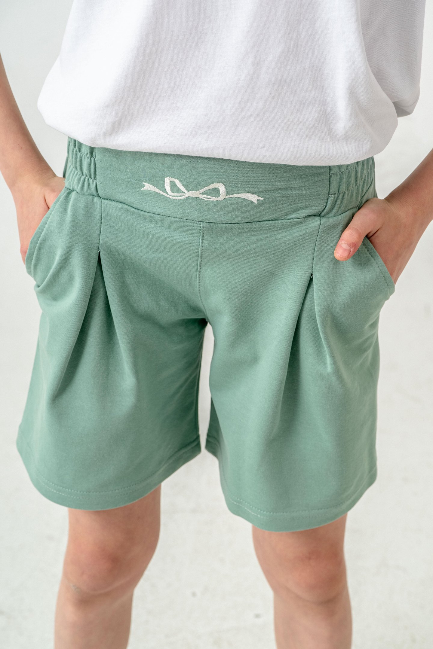 Kemer Ortası Nakışlı Kız Çocuk Şort