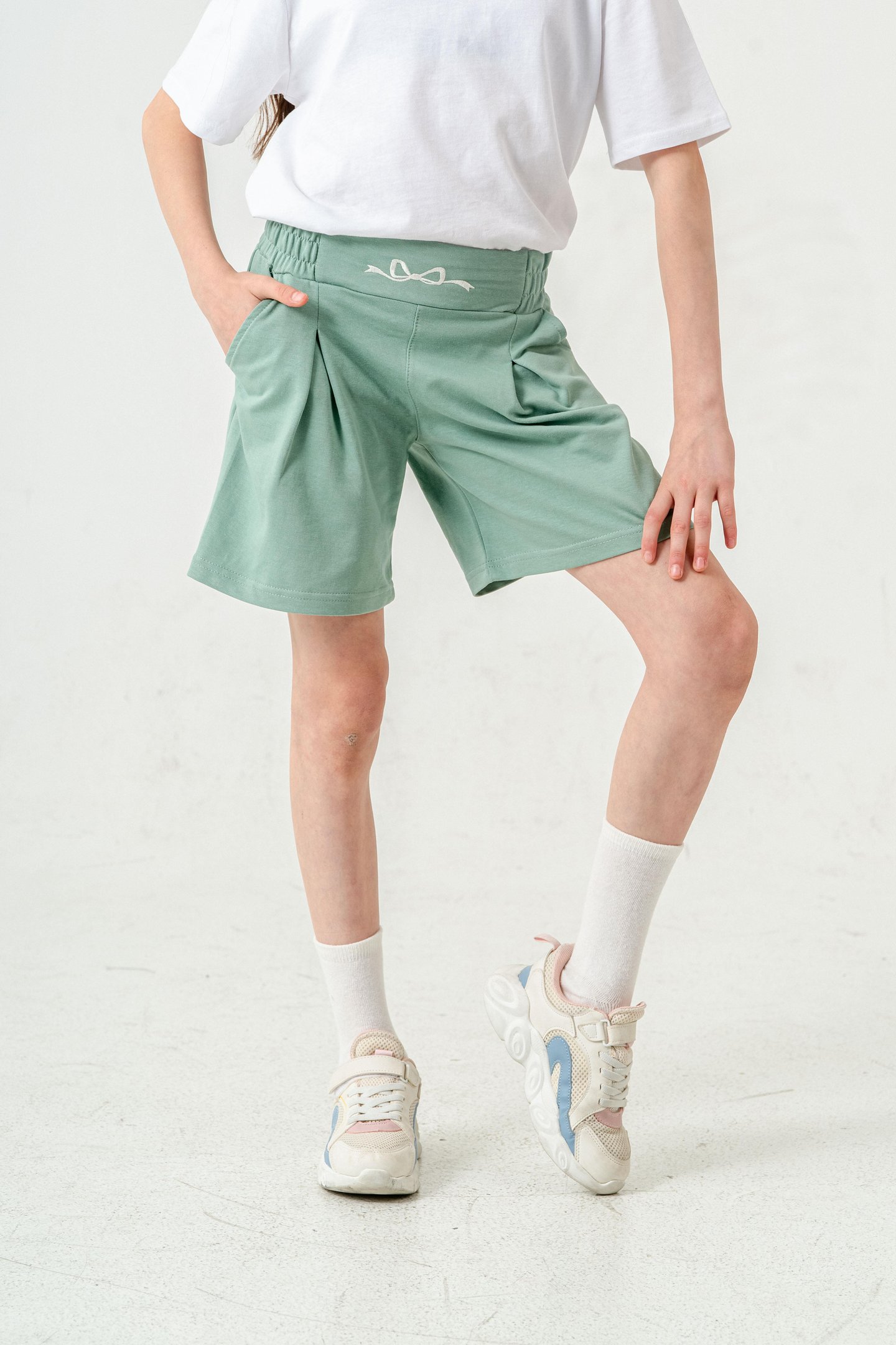 Kemer Ortası Nakışlı Kız Çocuk Şort