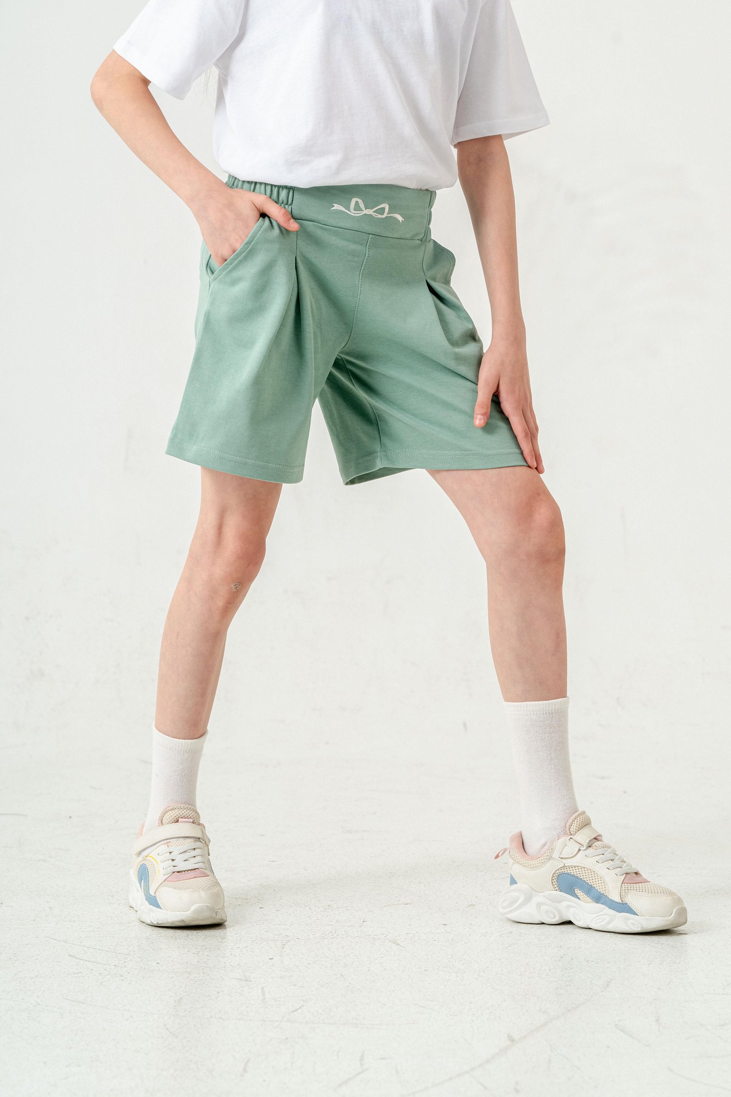 Kemer Ortası Nakışlı Kız Çocuk Şort