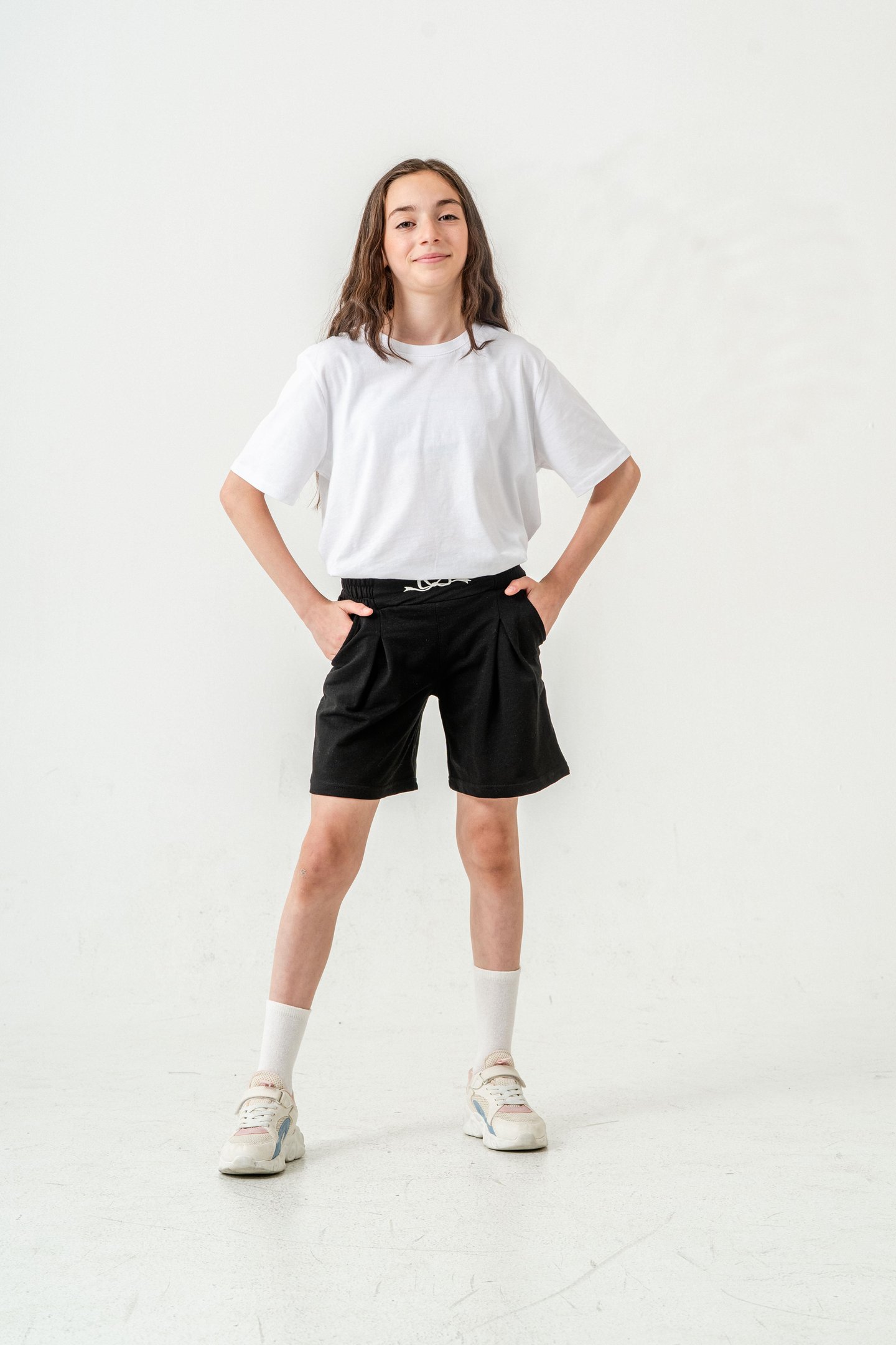 Kemer Ortası Nakışlı Kız Çocuk Şort