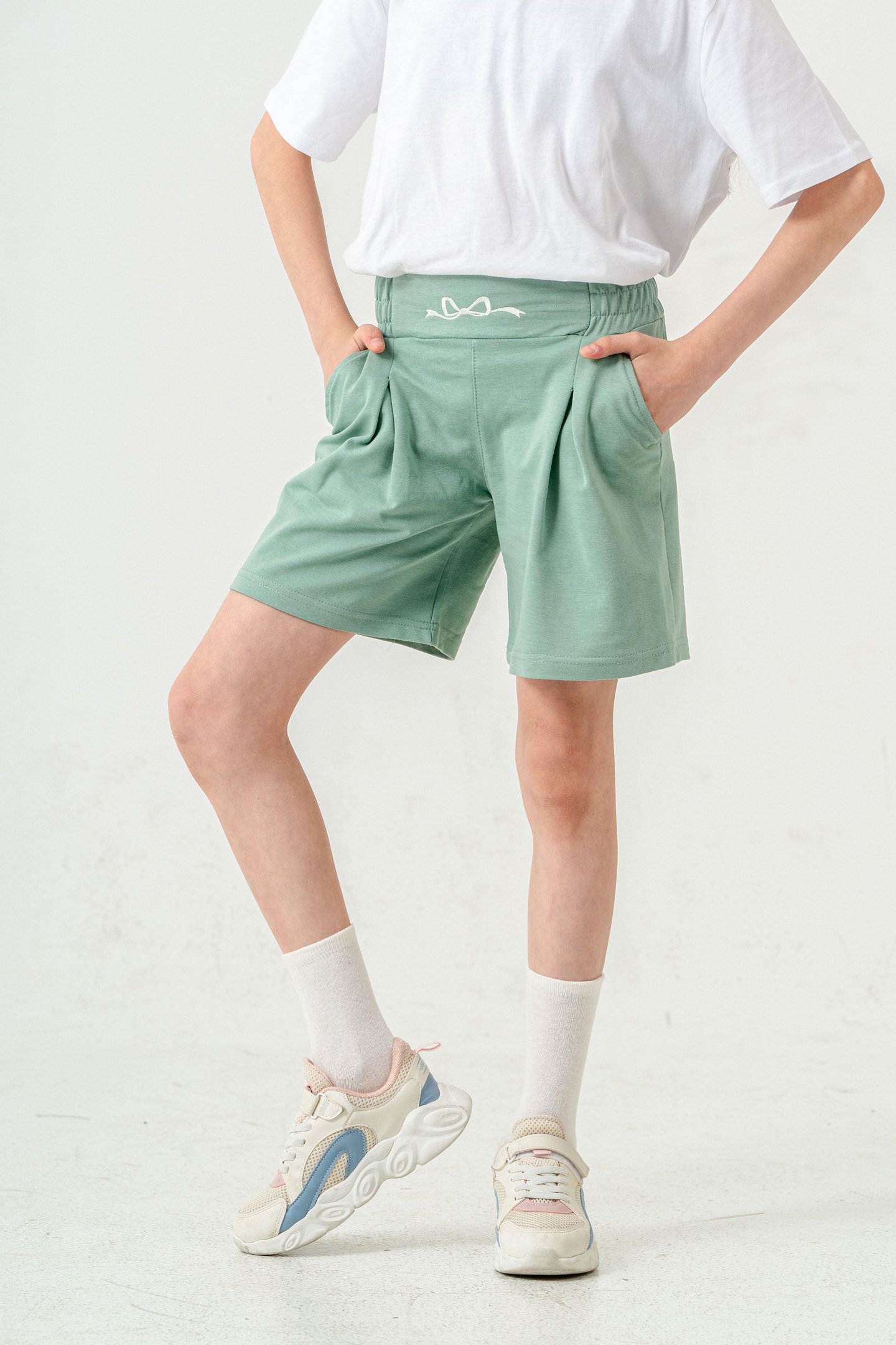 Kemer Ortası Nakışlı Kız Çocuk Şort