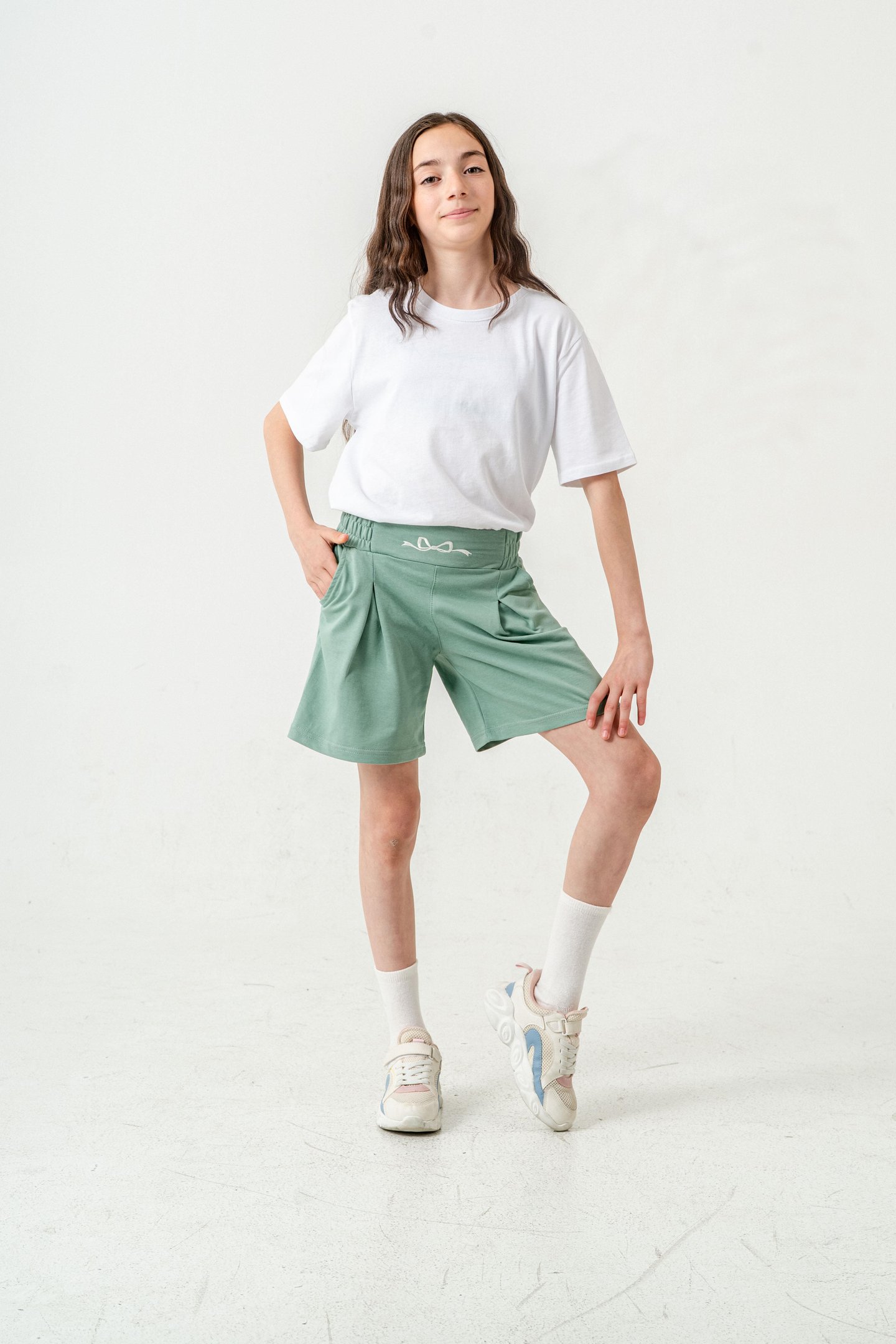 Kemer Ortası Nakışlı Kız Çocuk Şort