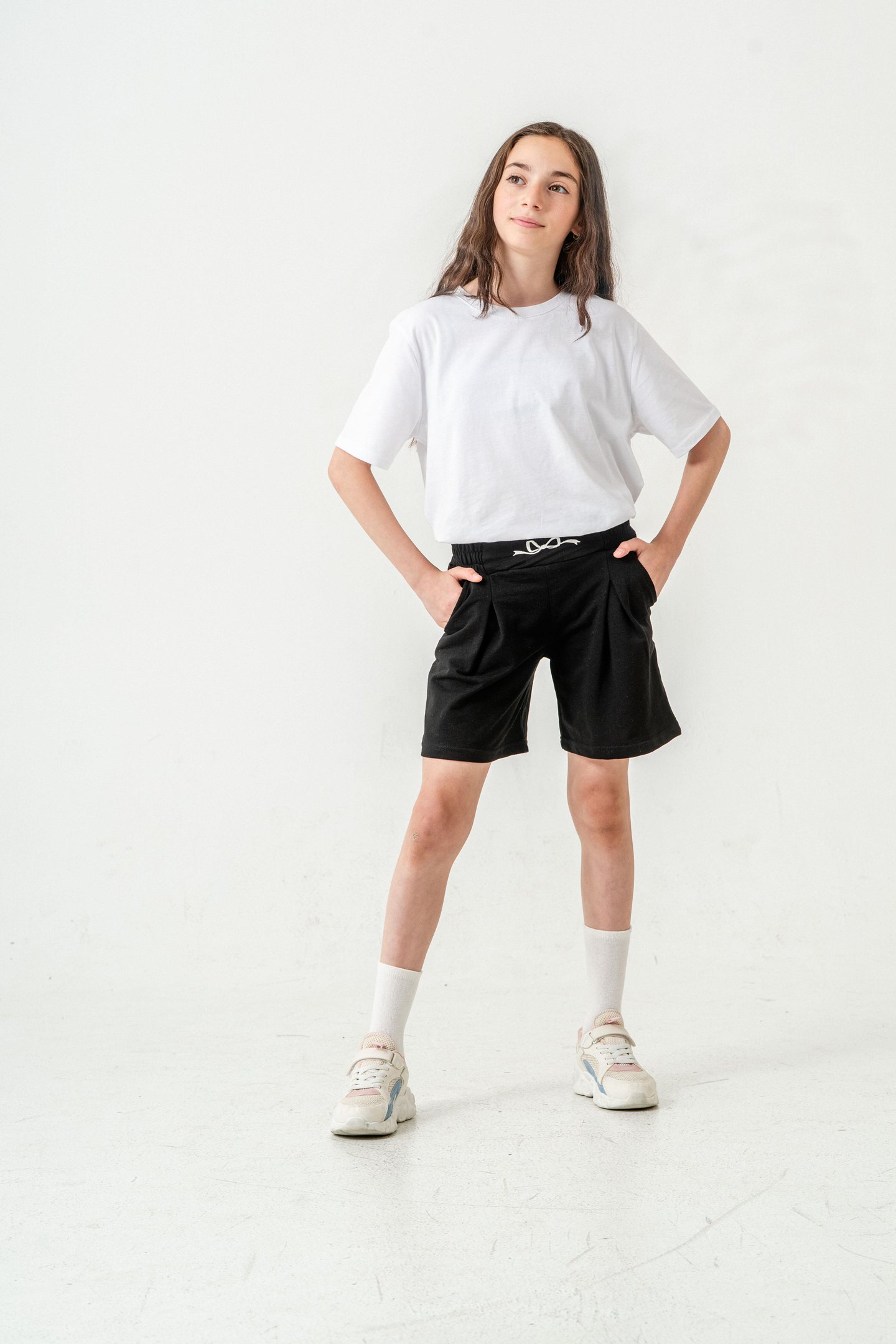 Kemer Ortası Nakışlı Kız Çocuk Şort