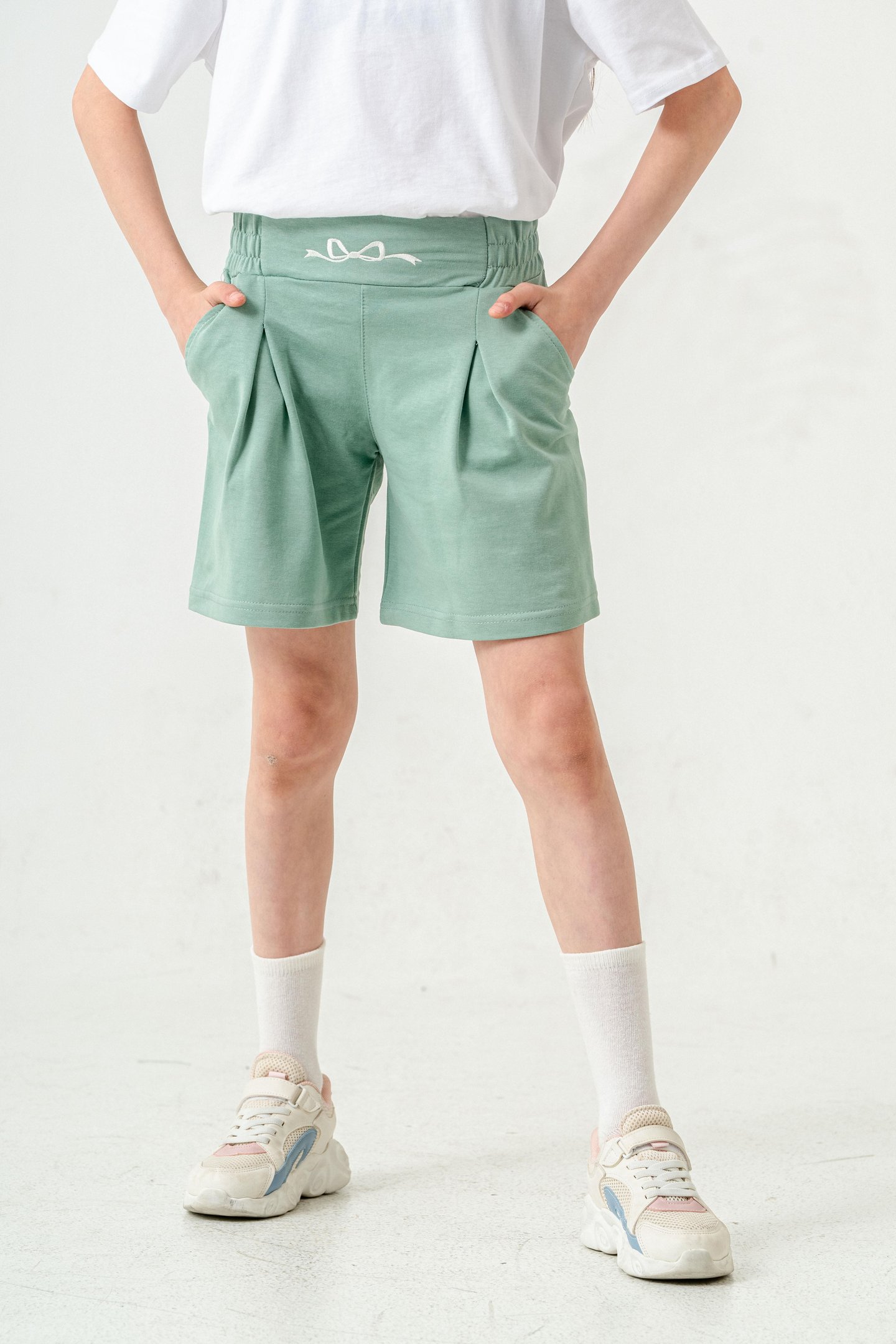 Kemer Ortası Nakışlı Kız Çocuk Şort