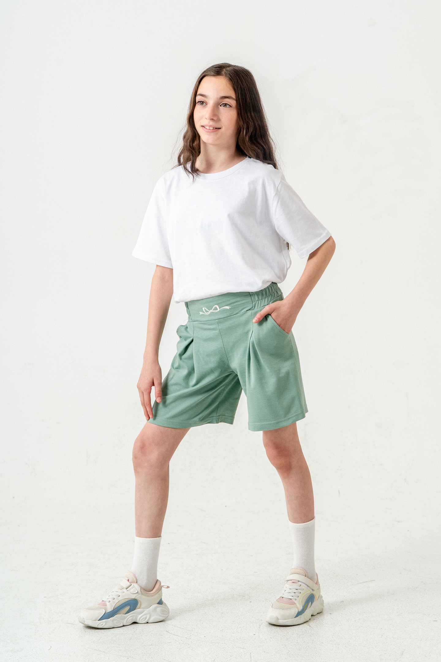 Kemer Ortası Nakışlı Kız Çocuk Şort