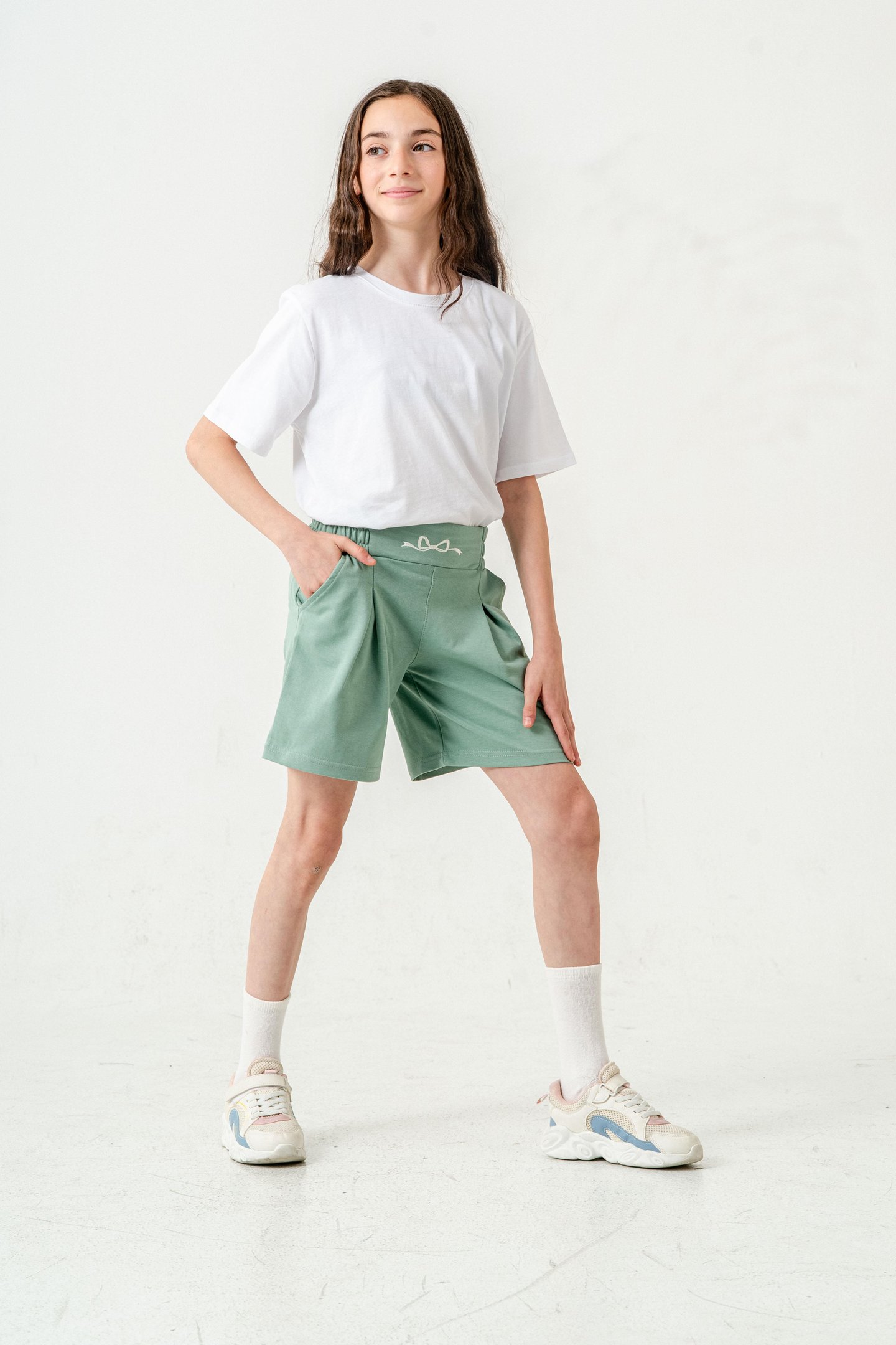 Kemer Ortası Nakışlı Kız Çocuk Şort