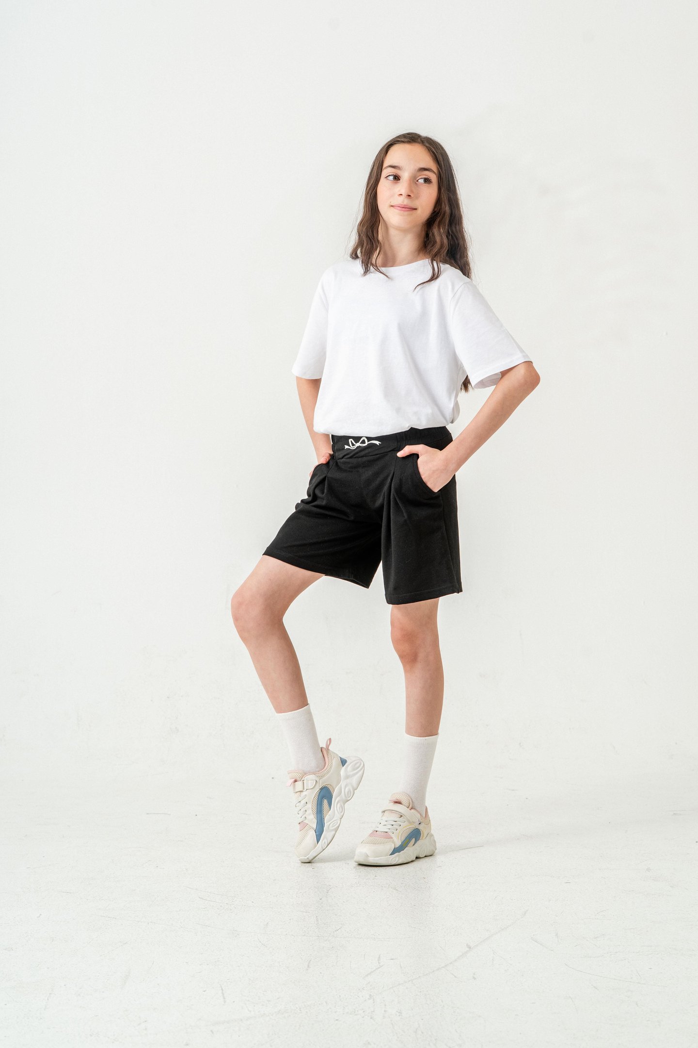 Kemer Ortası Nakışlı Kız Çocuk Şort