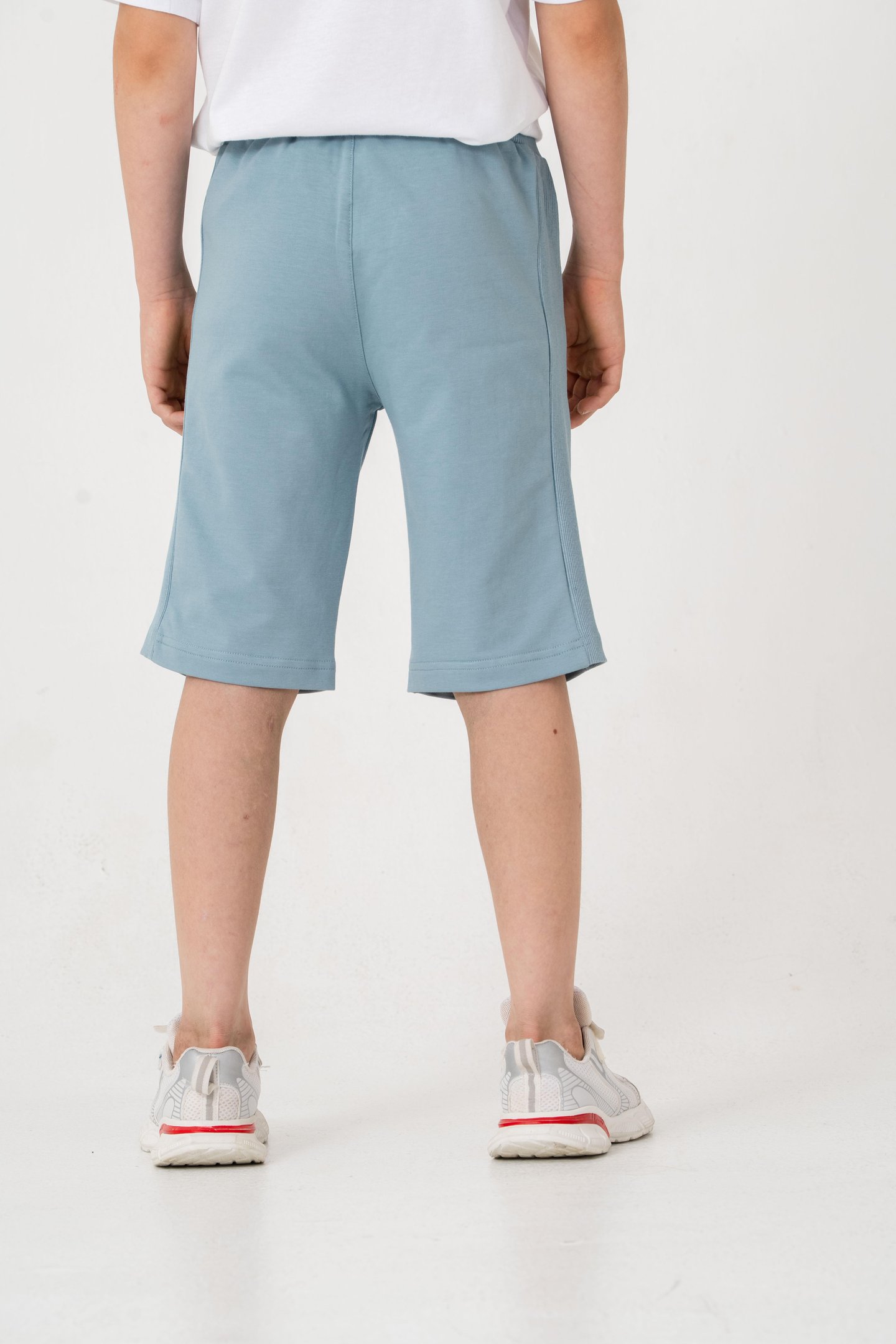 Kemer Ve Yanlar Ribanalı Cepler Fermuarlı Erkek Çocuk Şort