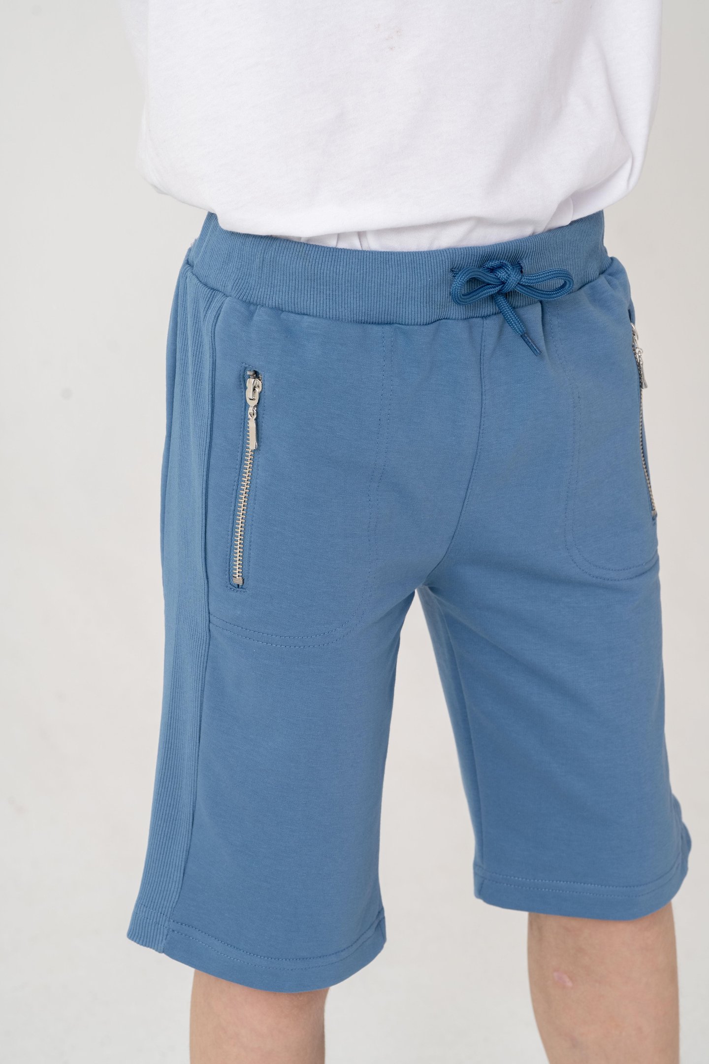 Kemer Ve Yanlar Ribanalı Cepler Fermuarlı Erkek Çocuk Şort