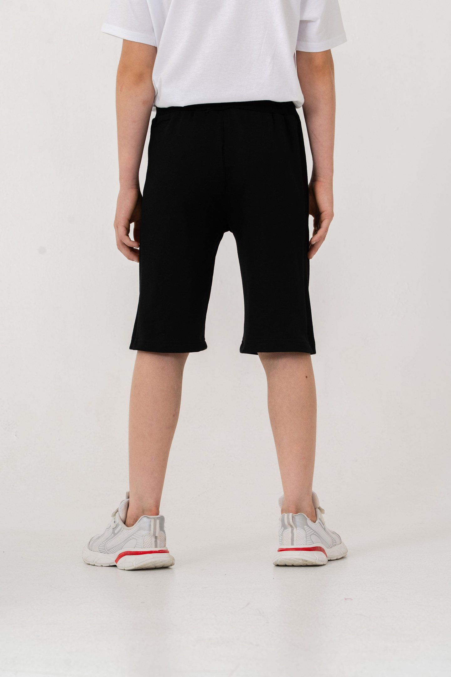 Kemer Ve Yanlar Ribanalı Cepler Fermuarlı Erkek Çocuk Şort