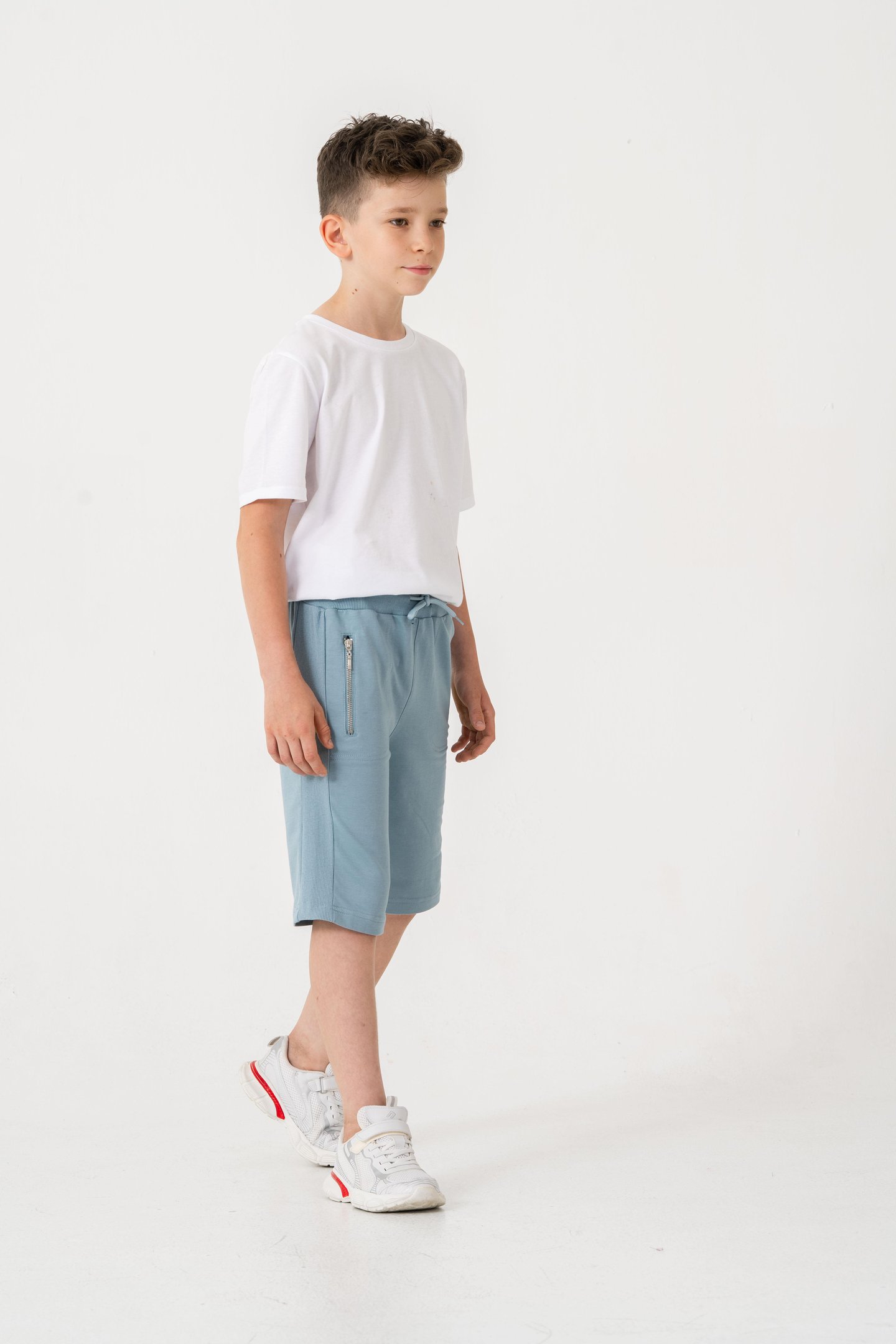 Kemer Ve Yanlar Ribanalı Cepler Fermuarlı Erkek Çocuk Şort