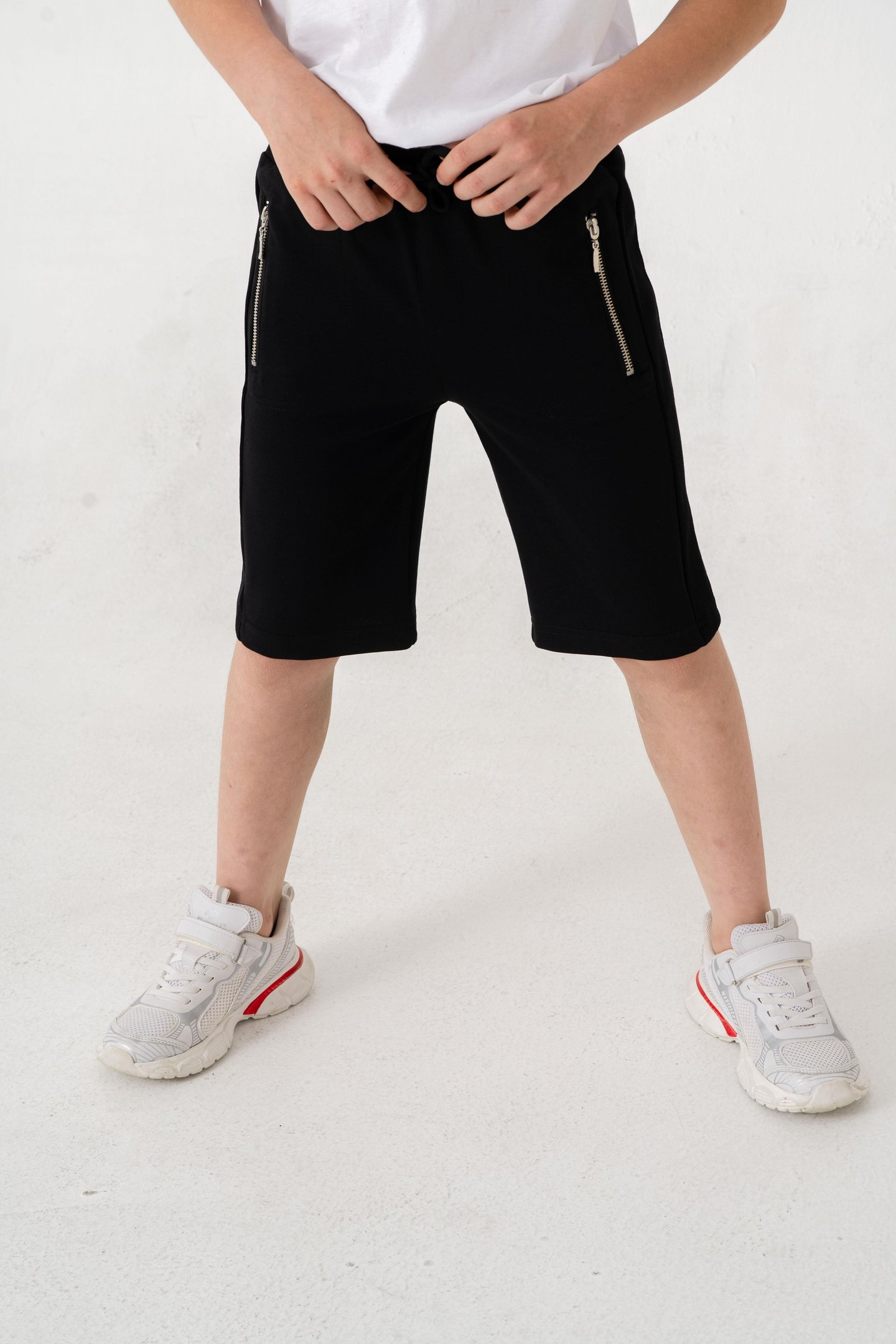 Kemer Ve Yanlar Ribanalı Cepler Fermuarlı Erkek Çocuk Şort