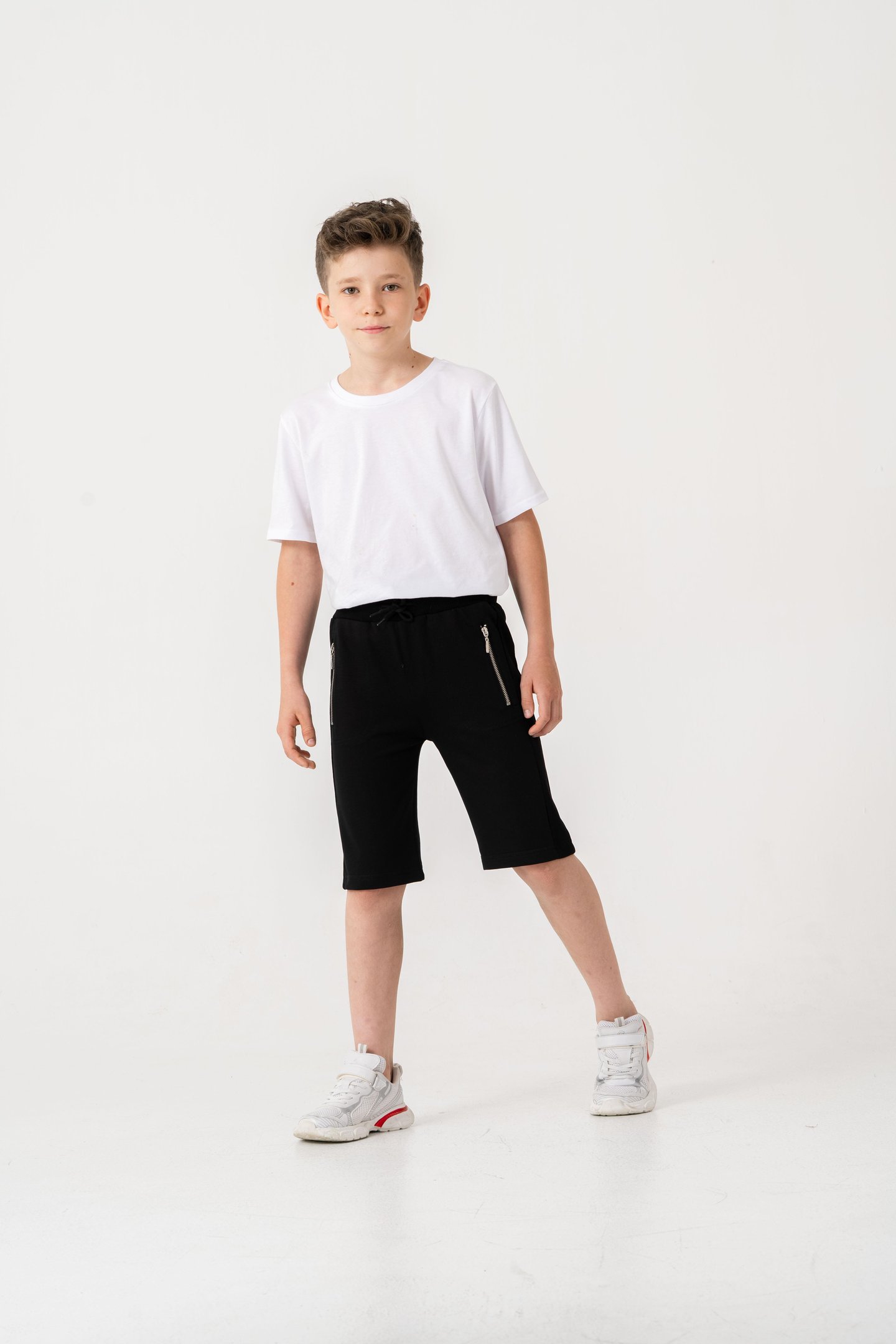 Kemer Ve Yanlar Ribanalı Cepler Fermuarlı Erkek Çocuk Şort