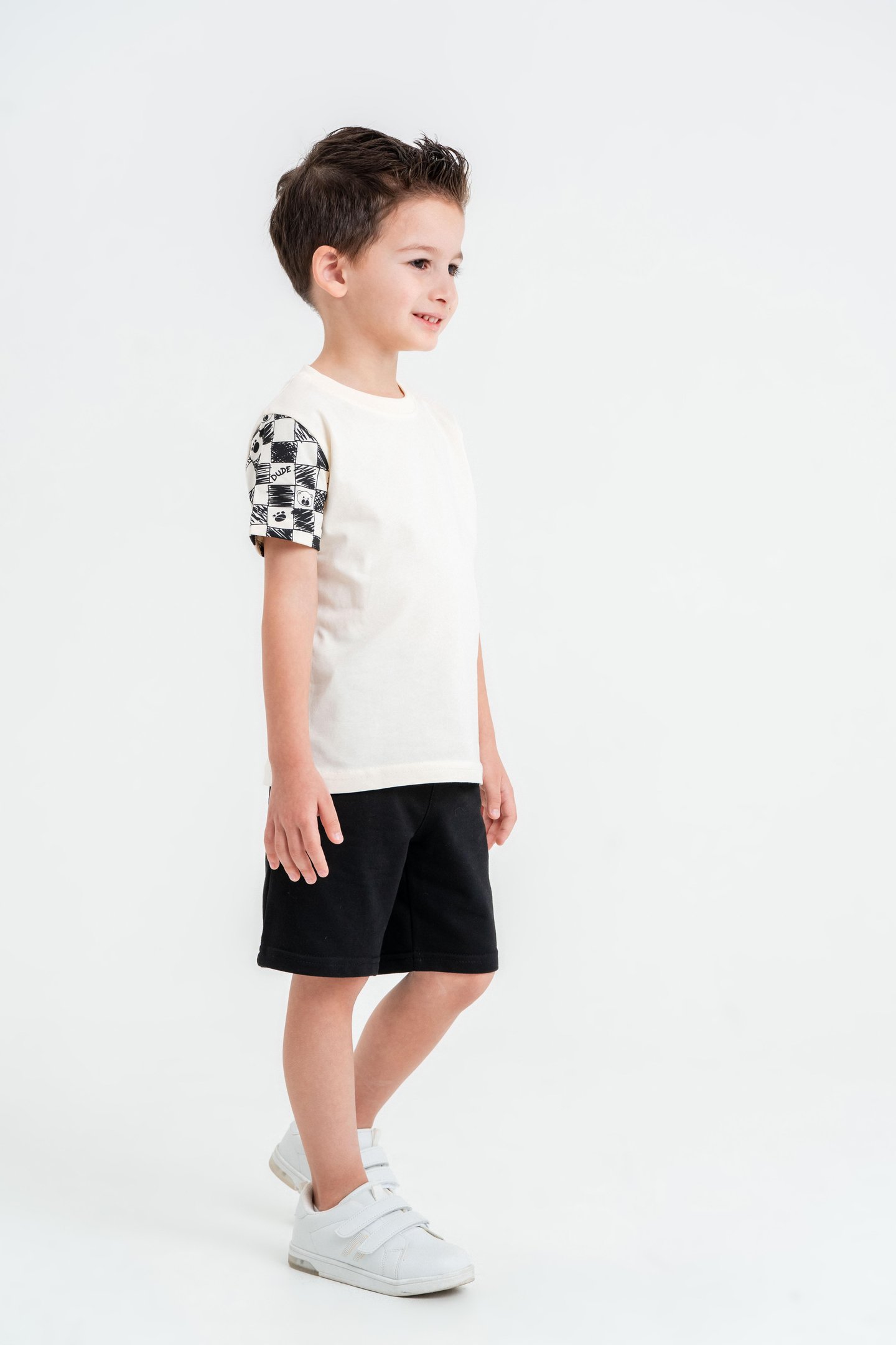 Kolları Dama Desenli Erkek Çocuk Tişört Şort Takımı