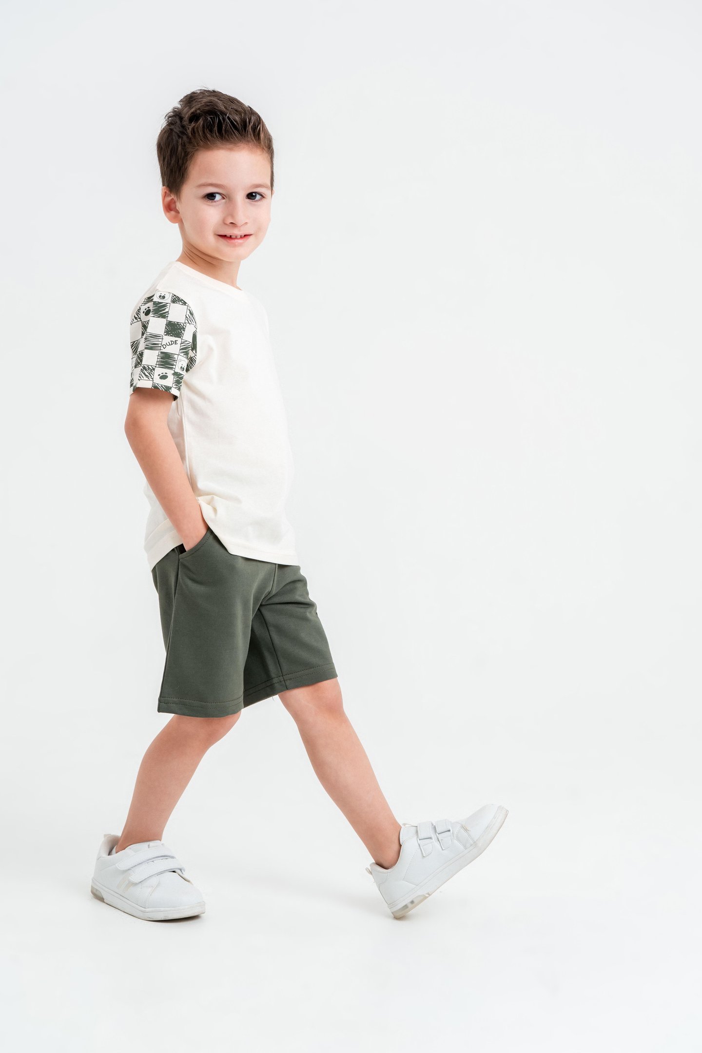 Kolları Dama Desenli Erkek Çocuk Tişört Şort Takımı