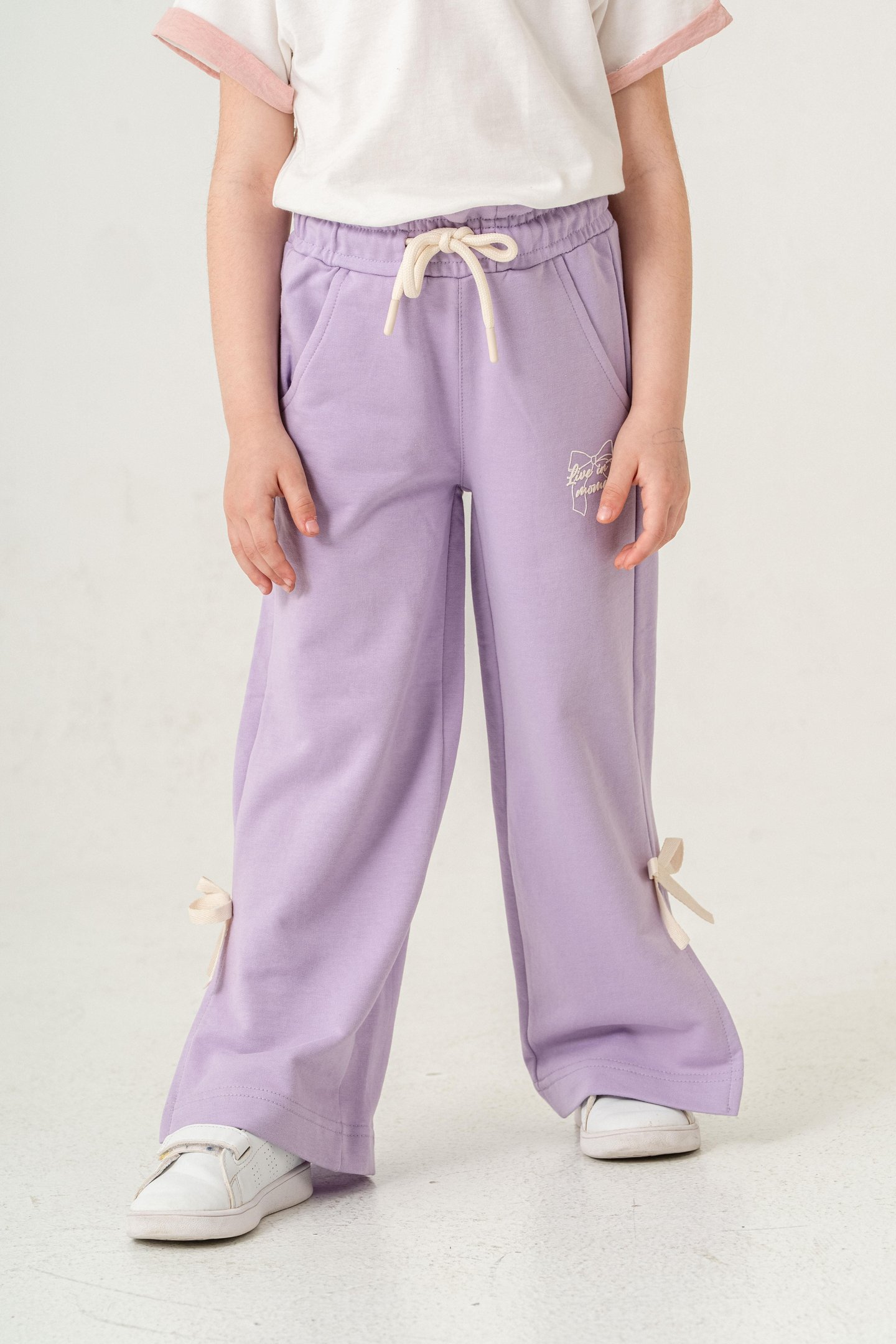 Live In The Moment Baskılı Paçalar Yırtmaçlı Fiyonklu Kız Çocuk Eşofman Altı