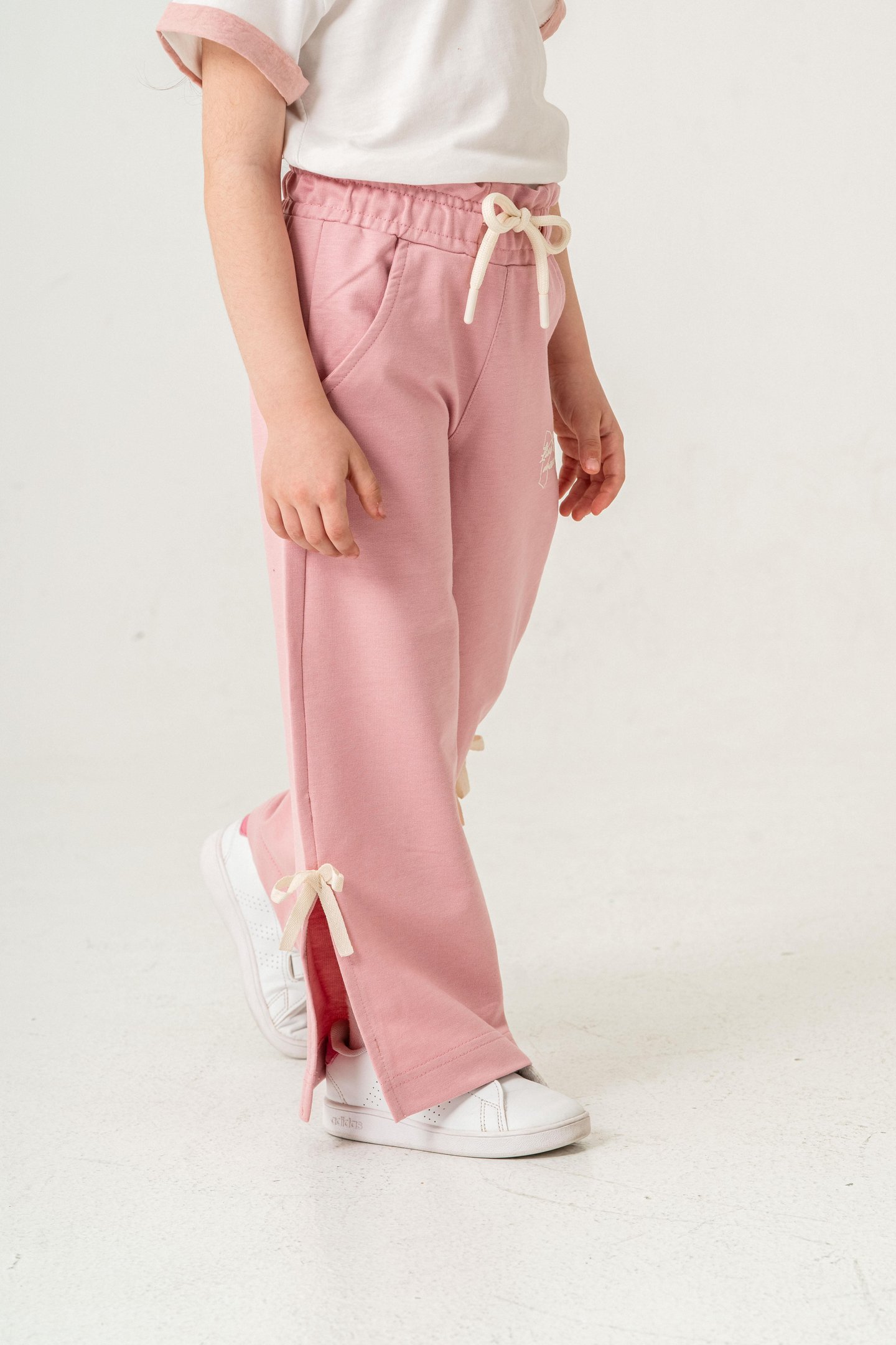 Live In The Moment Baskılı Paçalar Yırtmaçlı Fiyonklu Kız Çocuk Eşofman Altı