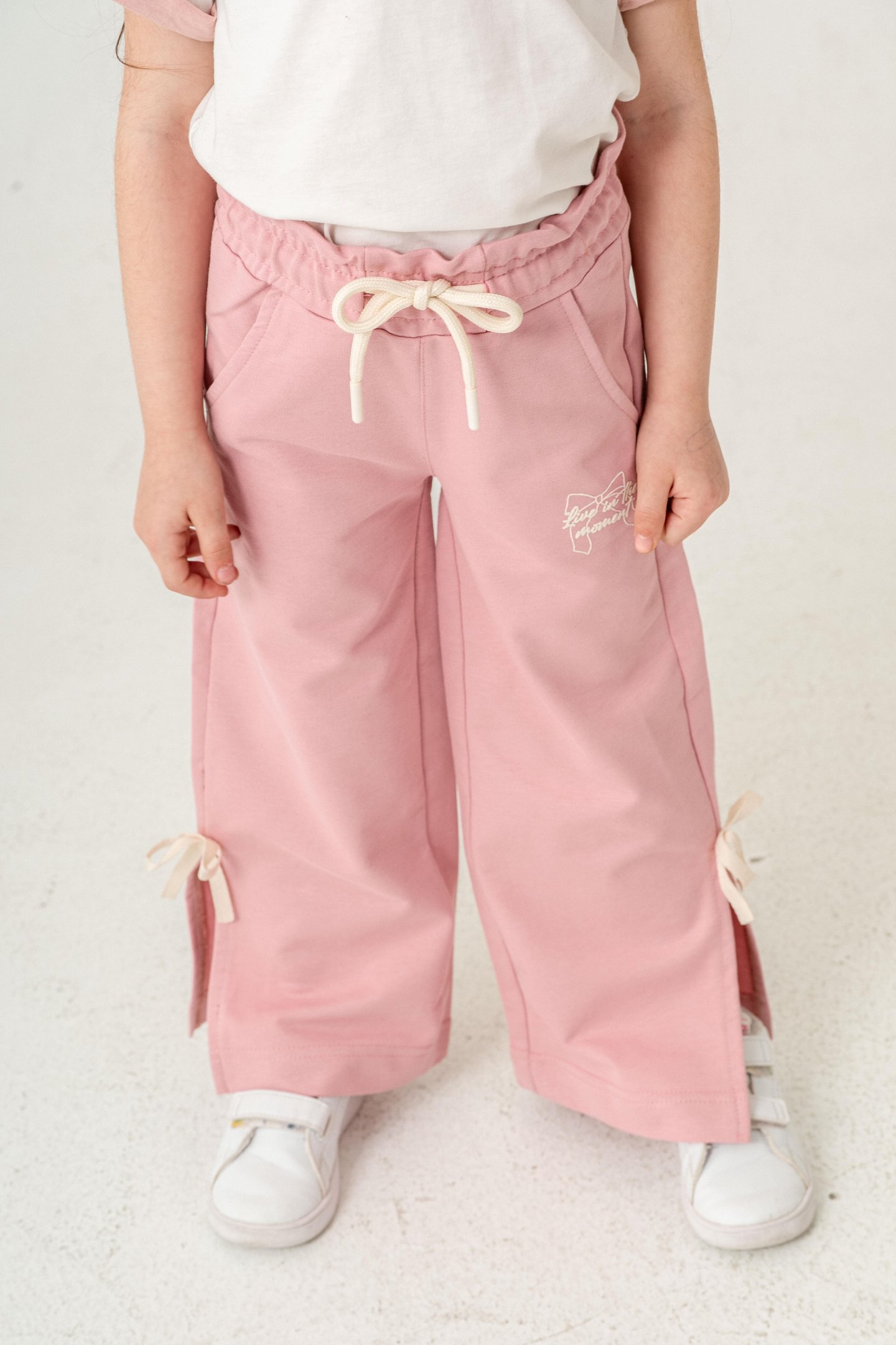 Live In The Moment Baskılı Paçalar Yırtmaçlı Fiyonklu Kız Çocuk Eşofman Altı