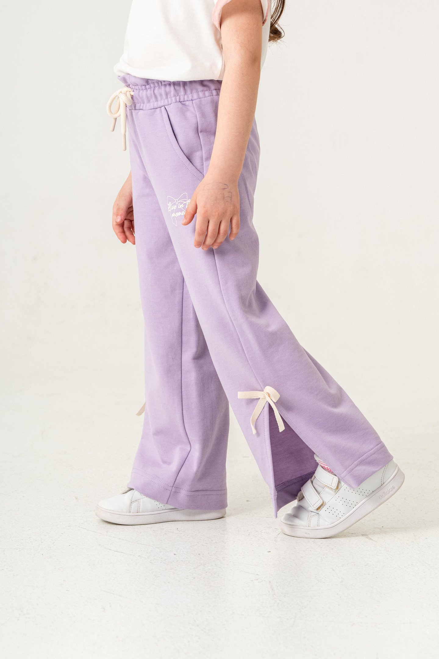 Live In The Moment Baskılı Paçalar Yırtmaçlı Fiyonklu Kız Çocuk Eşofman Altı