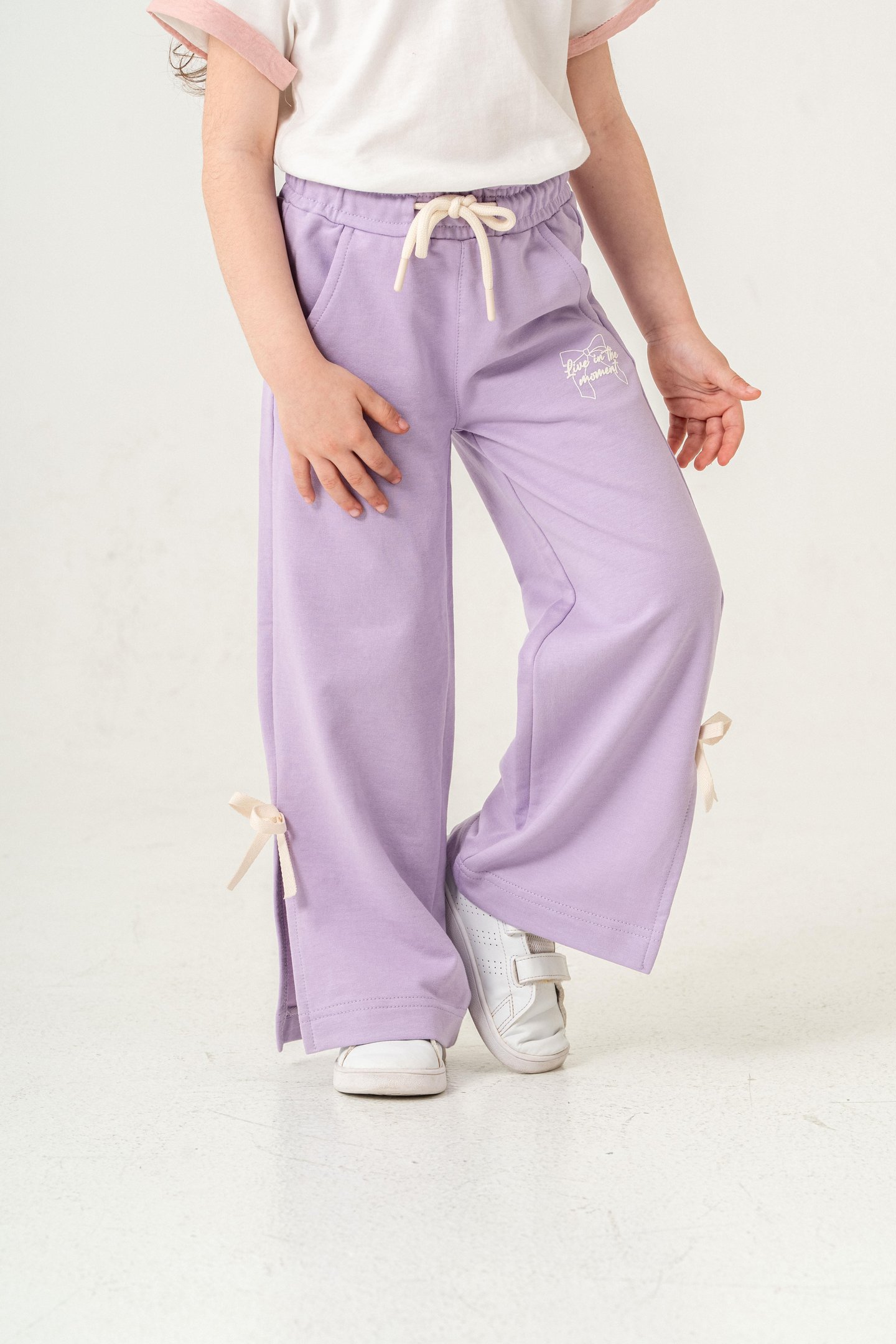 Live In The Moment Baskılı Paçalar Yırtmaçlı Fiyonklu Kız Çocuk Eşofman Altı