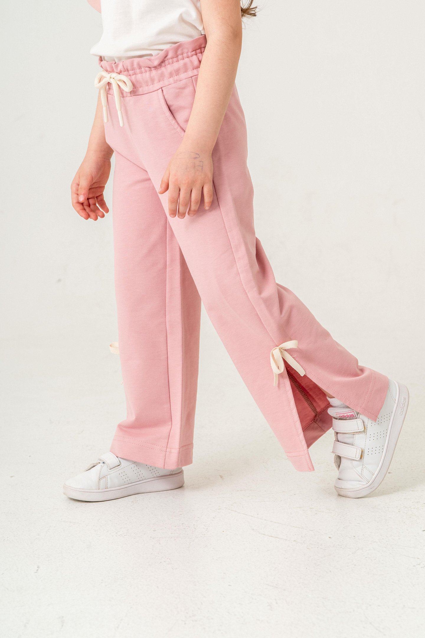 Live In The Moment Baskılı Paçalar Yırtmaçlı Fiyonklu Kız Çocuk Eşofman Altı