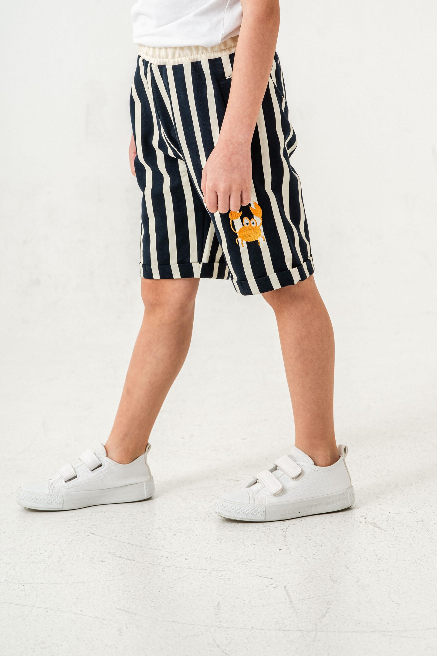 Tüm Alan Çizgili Yengeç Baskılı Erkek Çocuk Şort