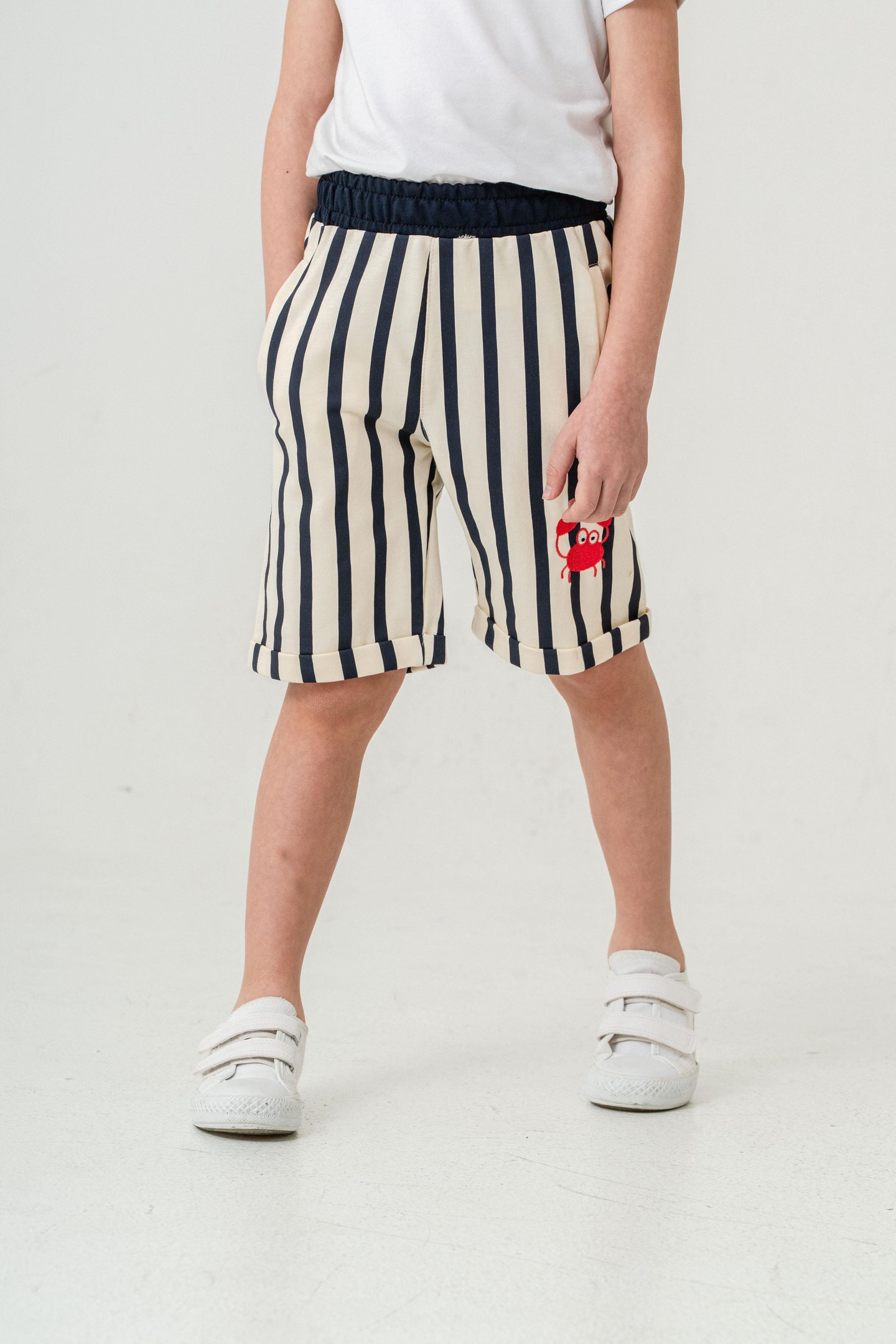 Tüm Alan Çizgili Yengeç Baskılı Erkek Çocuk Şort