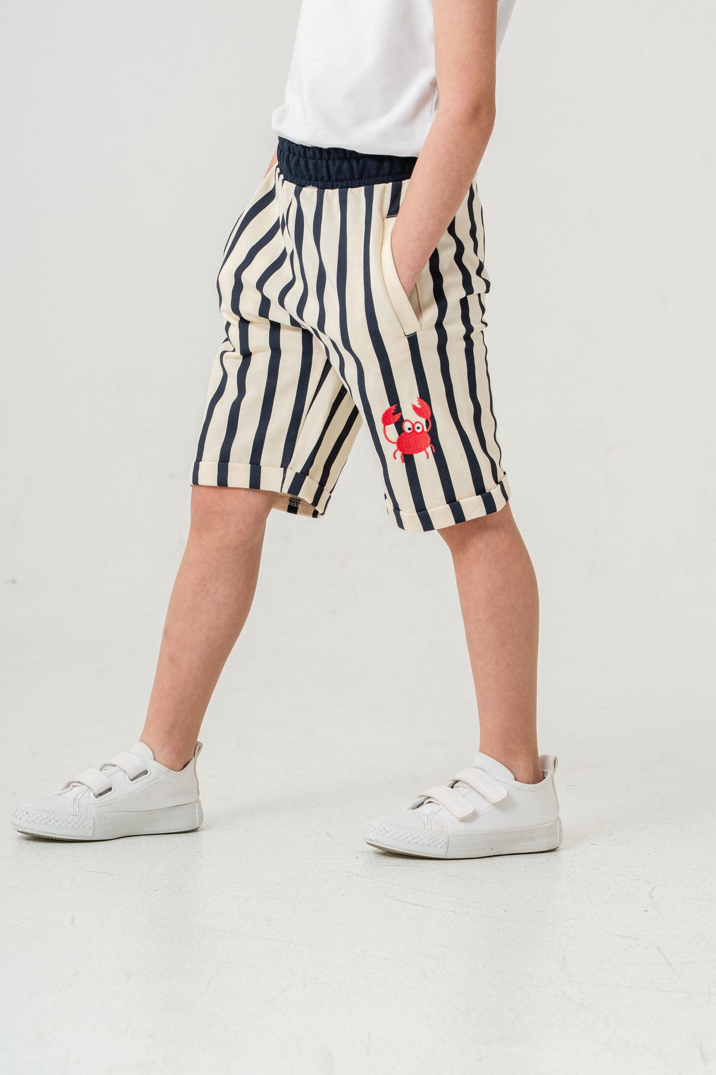 Tüm Alan Çizgili Yengeç Baskılı Erkek Çocuk Şort