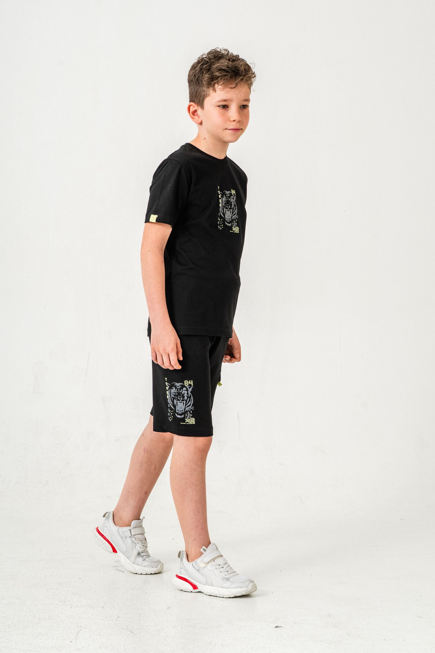 Ust On Baskılı Kol Ucu Balıksırtlı Erkek Çocuk Şort - Tişört Takımı