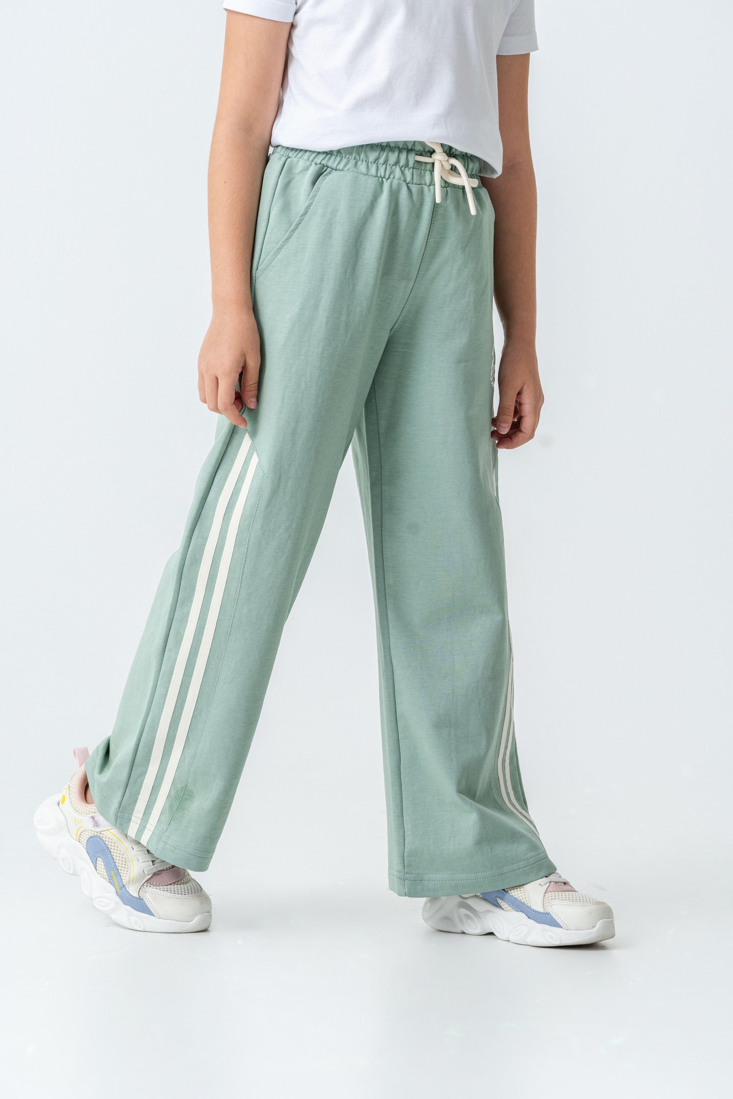 Yanlar Grogren Şeritli Bol Paça Önü Baskılı Kız Çocuk Eşofman Altı