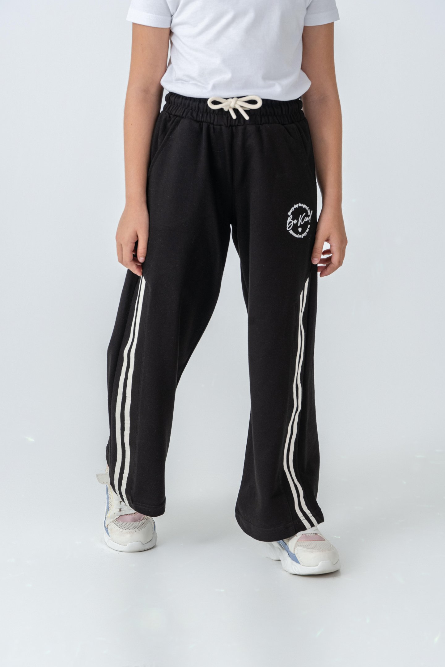 Yanlar Grogren Şeritli Bol Paça Önü Baskılı Kız Çocuk Eşofman Altı