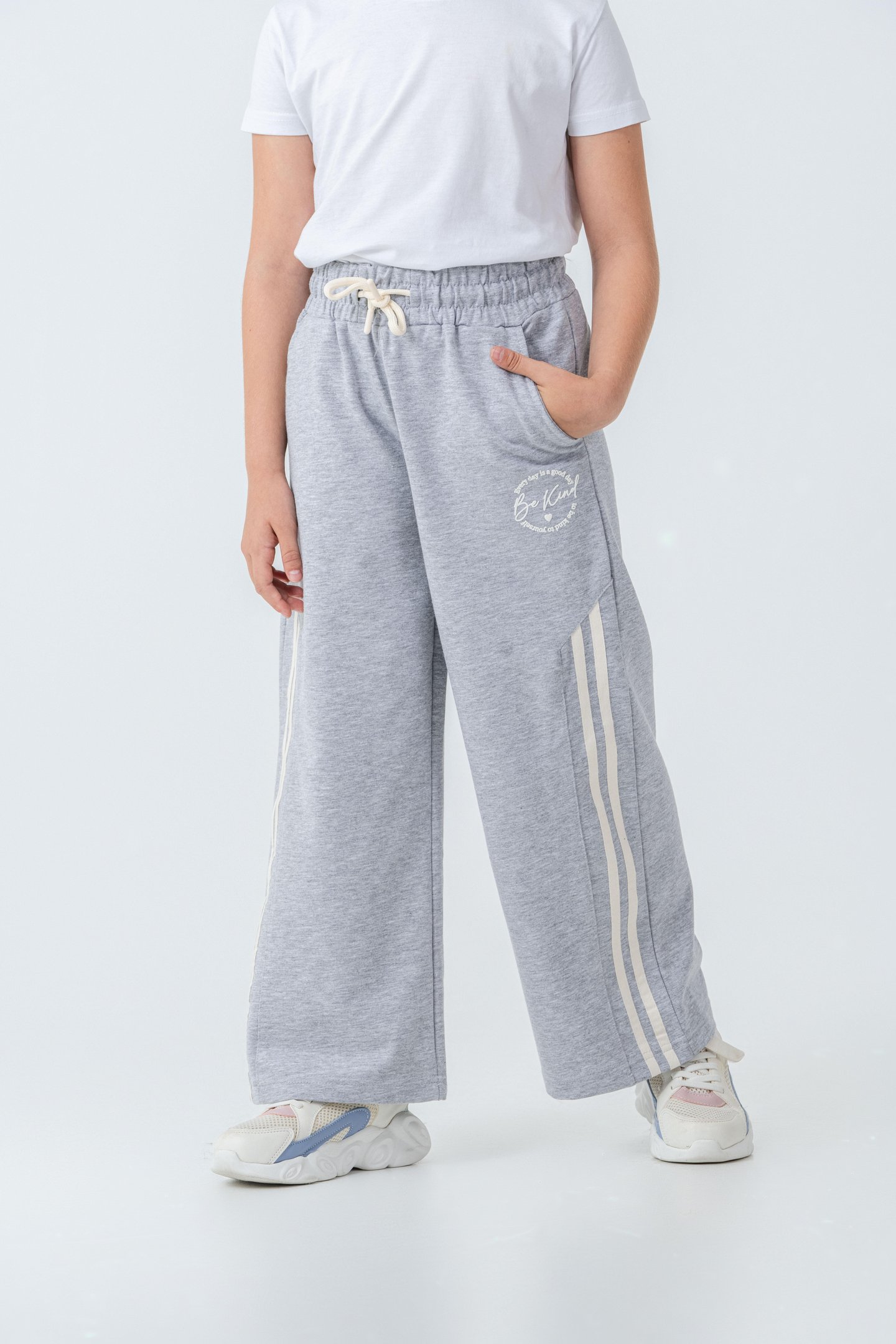 Yanlar Grogren Şeritli Bol Paça Önü Baskılı Kız Çocuk Eşofman Altı