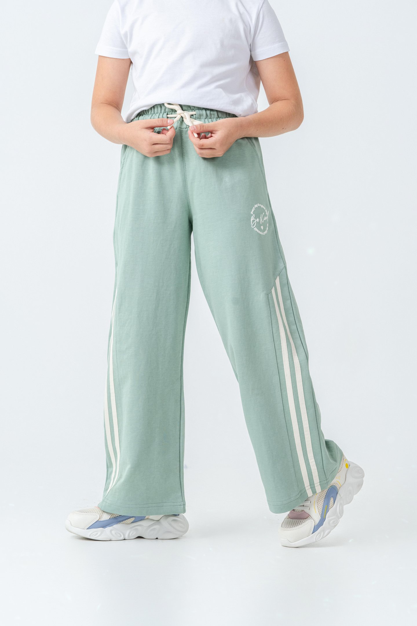 Yanlar Grogren Şeritli Bol Paça Önü Baskılı Kız Çocuk Eşofman Altı