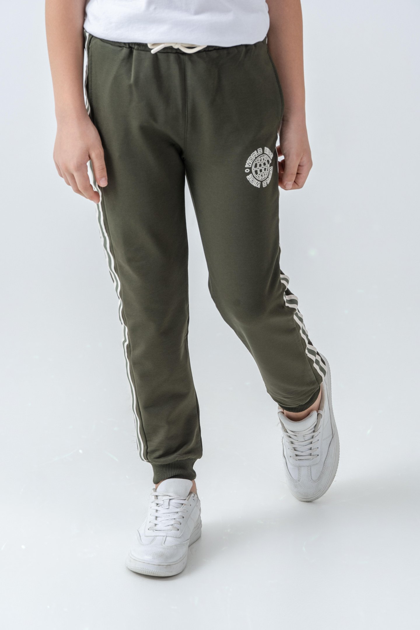 Yanlar Şeritli World Wide Baskılı Erkek Çocuk Eşofman Altı