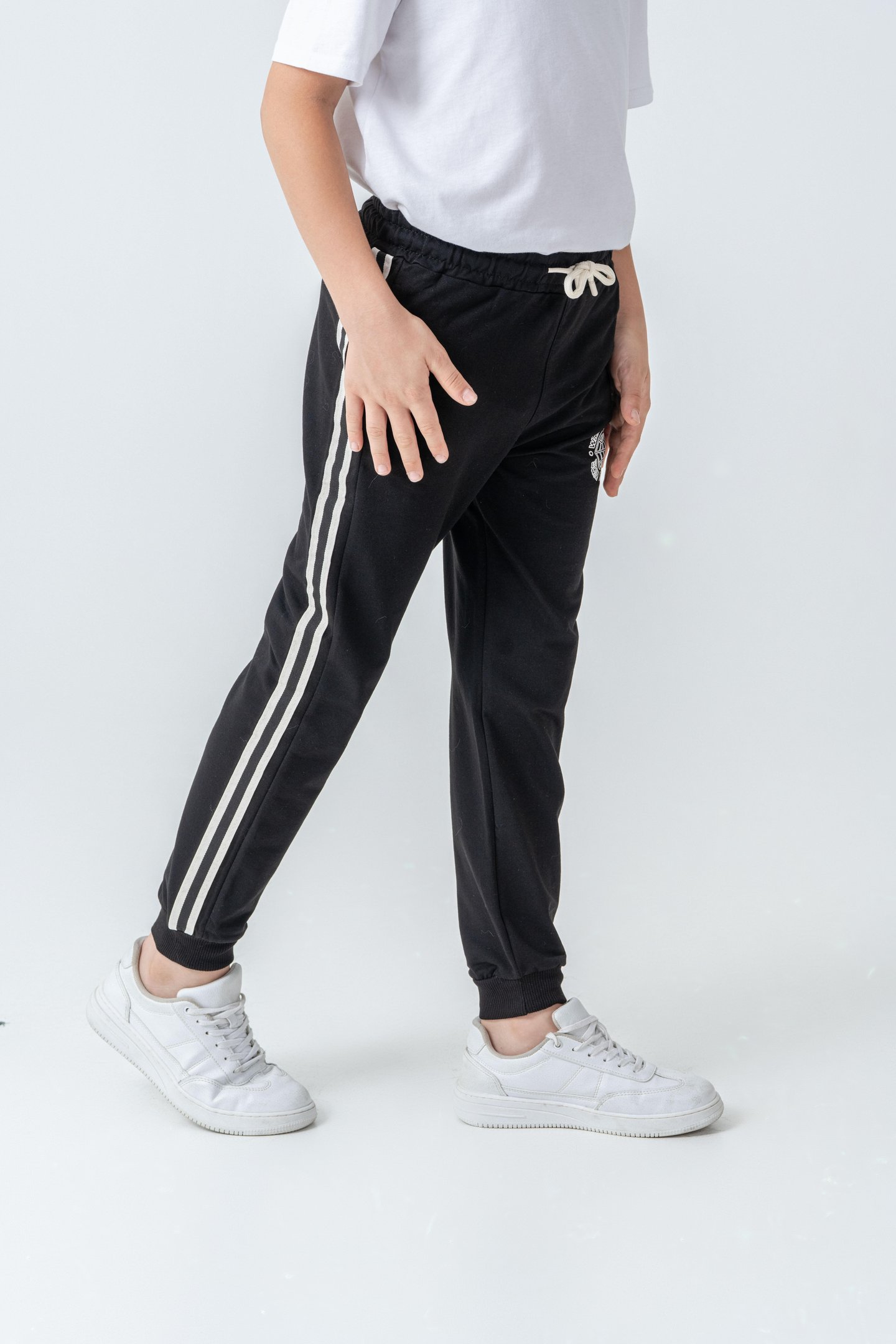 Yanlar Şeritli World Wide Baskılı Erkek Çocuk Eşofman Altı