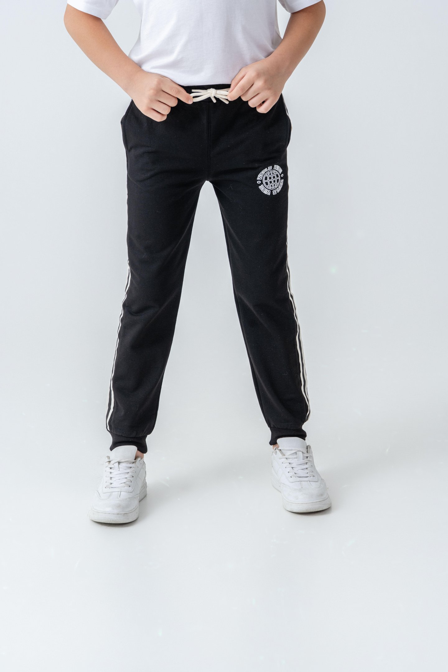 Yanlar Şeritli World Wide Baskılı Erkek Çocuk Eşofman Altı