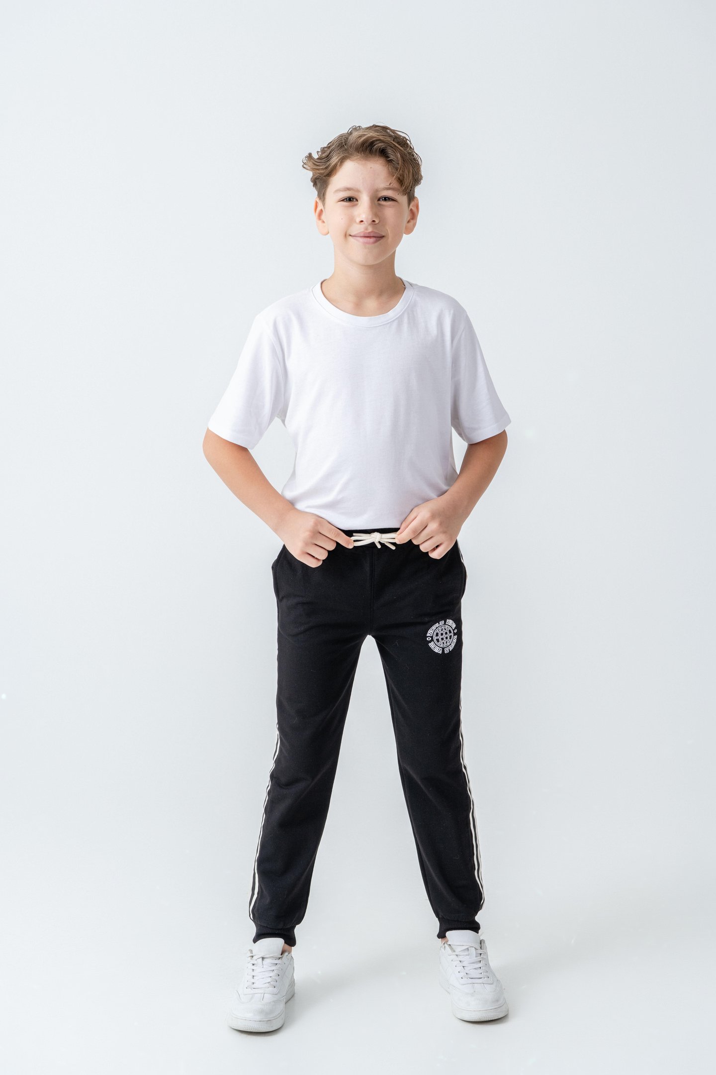 Yanlar Şeritli World Wide Baskılı Erkek Çocuk Eşofman Altı