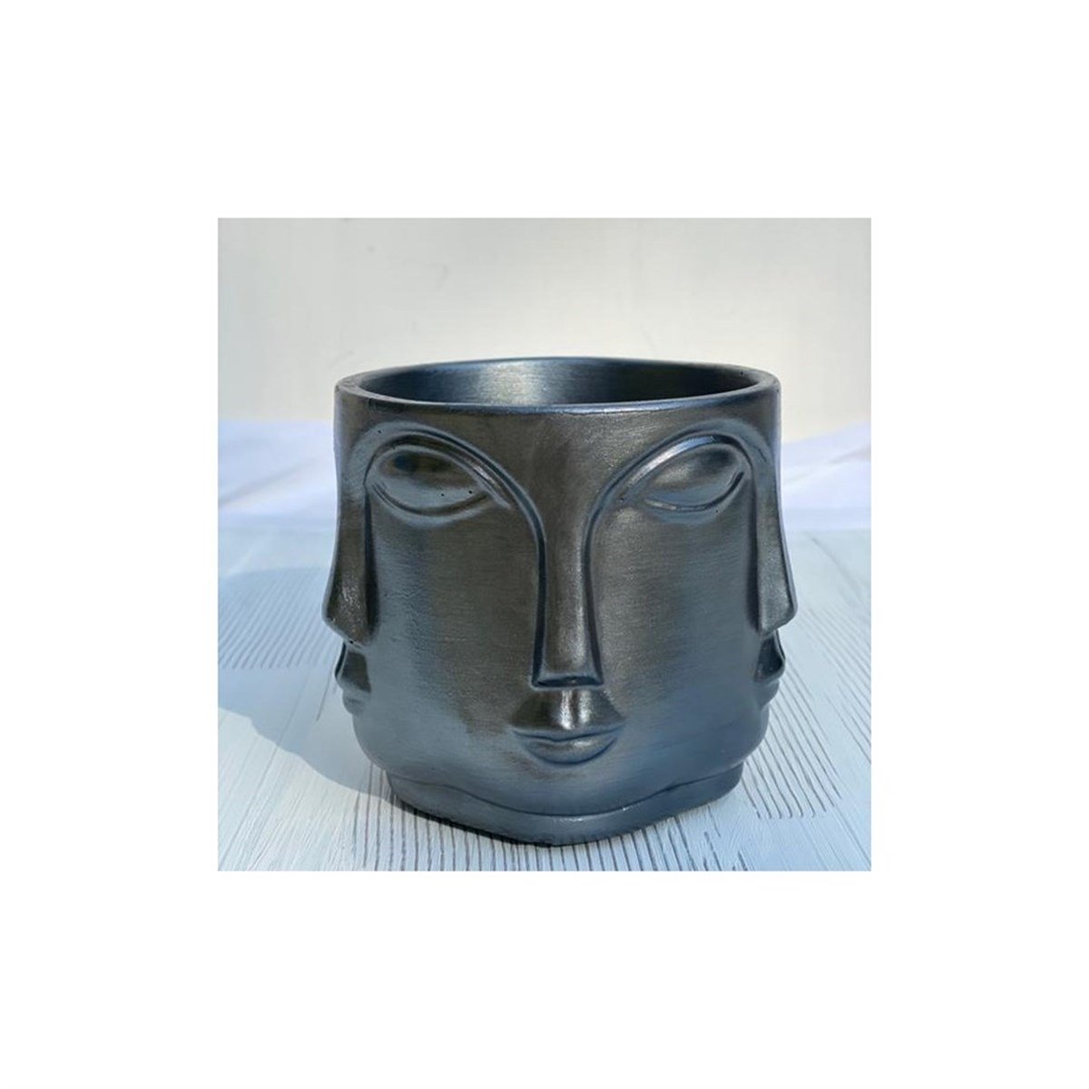 وعاء زهور صغير من أدلر