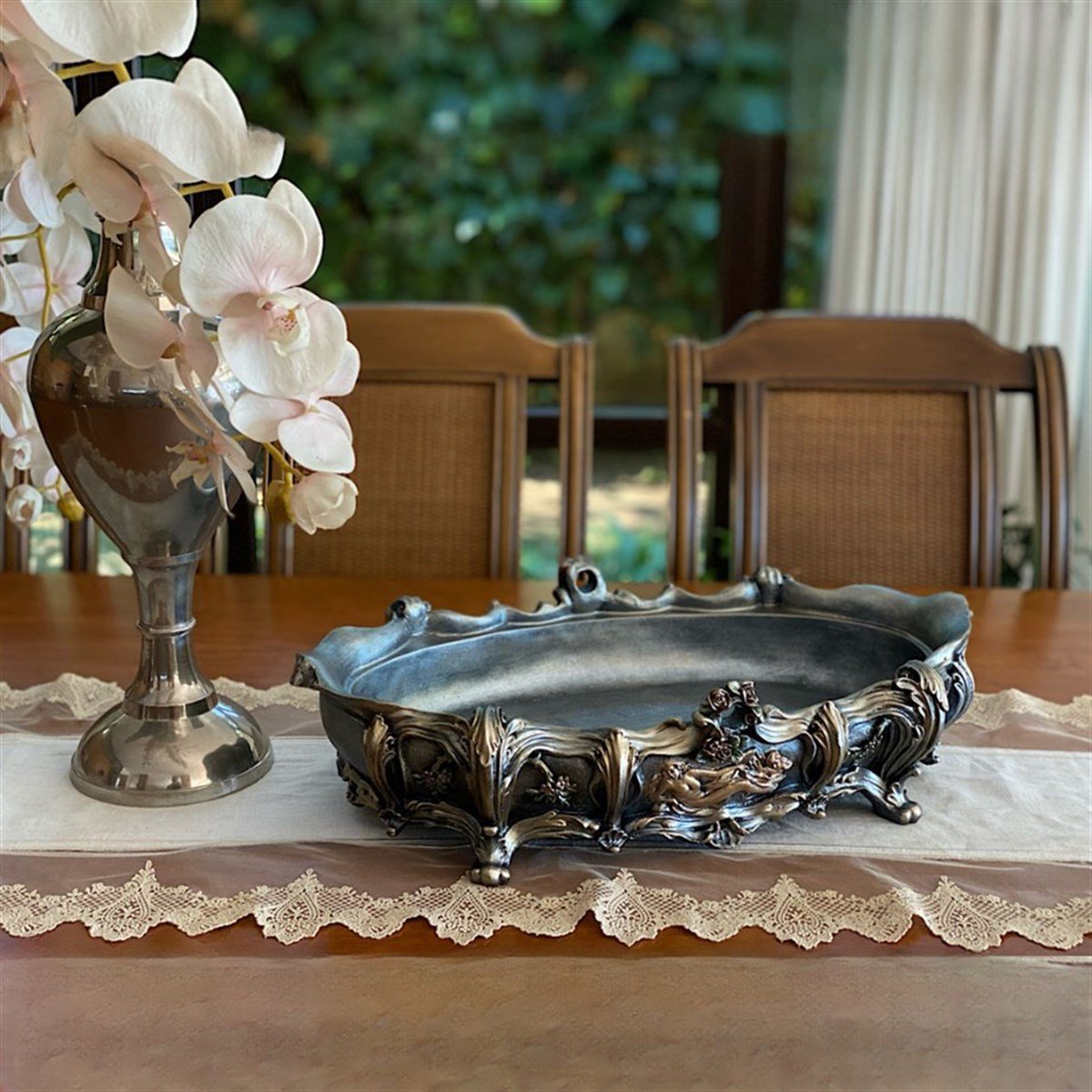 طبق أفروديت مزخرف كبير