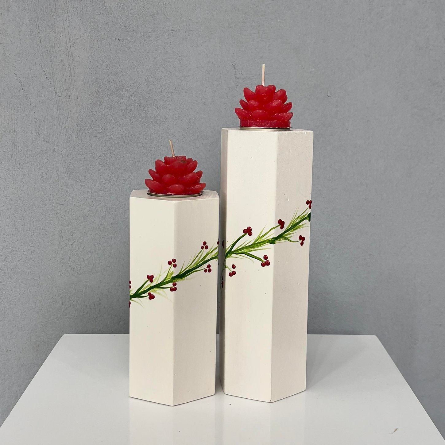 حامل شموع مزدوج على شكل زهرة خشبية