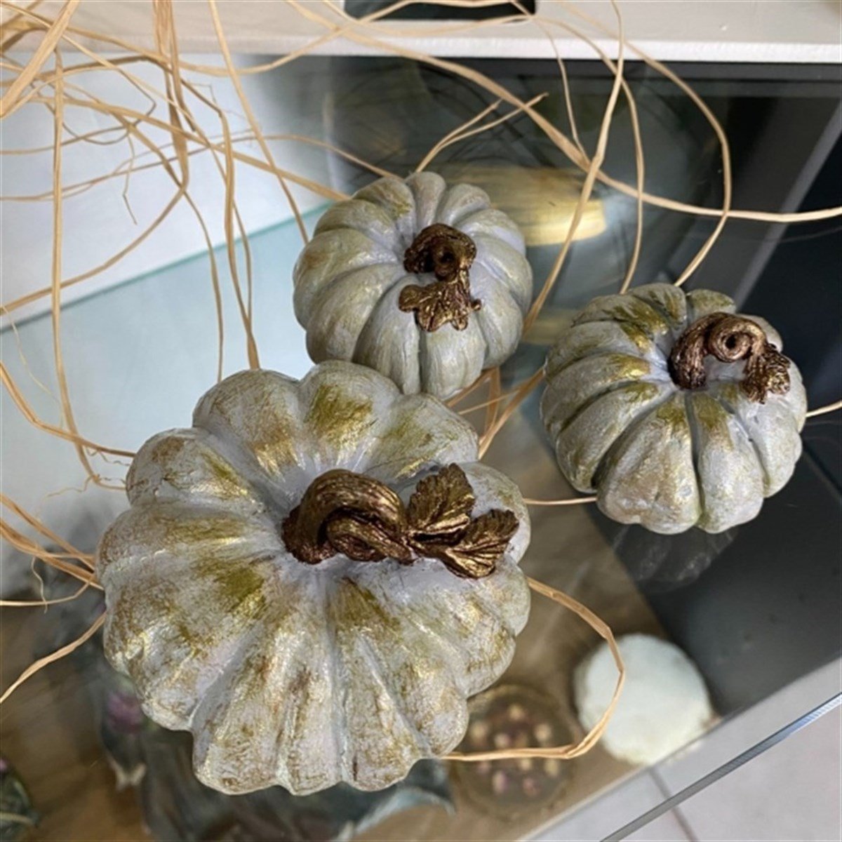 مجموعة اليقطين الثلاثية الصغيرة باللون الرمادي