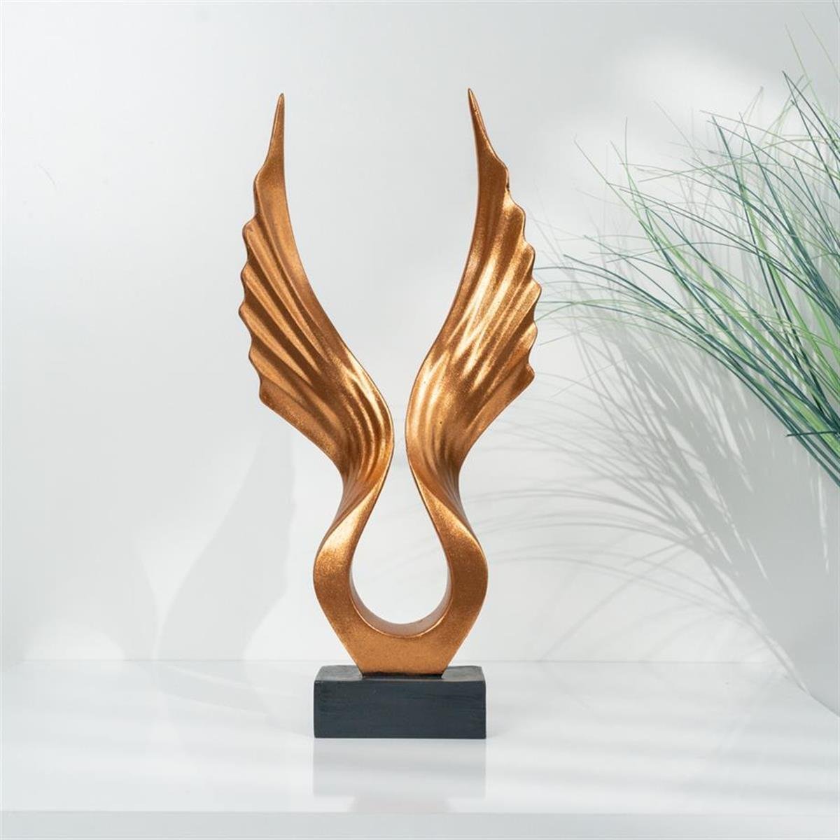 كائن الجناح التجريدي البرونزي