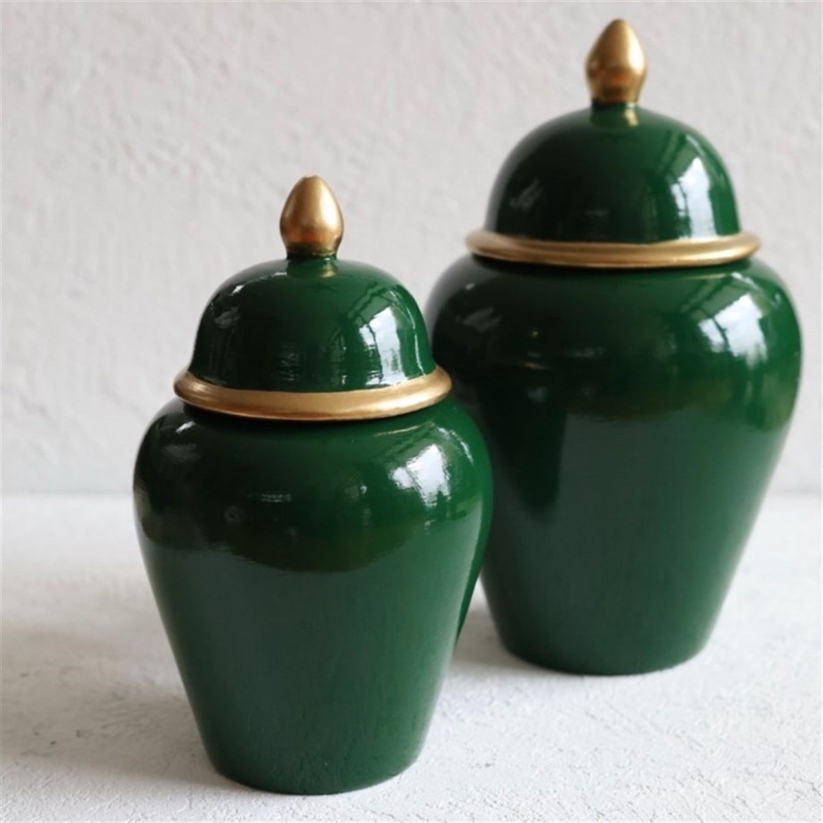 مزهرية سيراميك مكعب شاه باللون الأخضر الزمردي